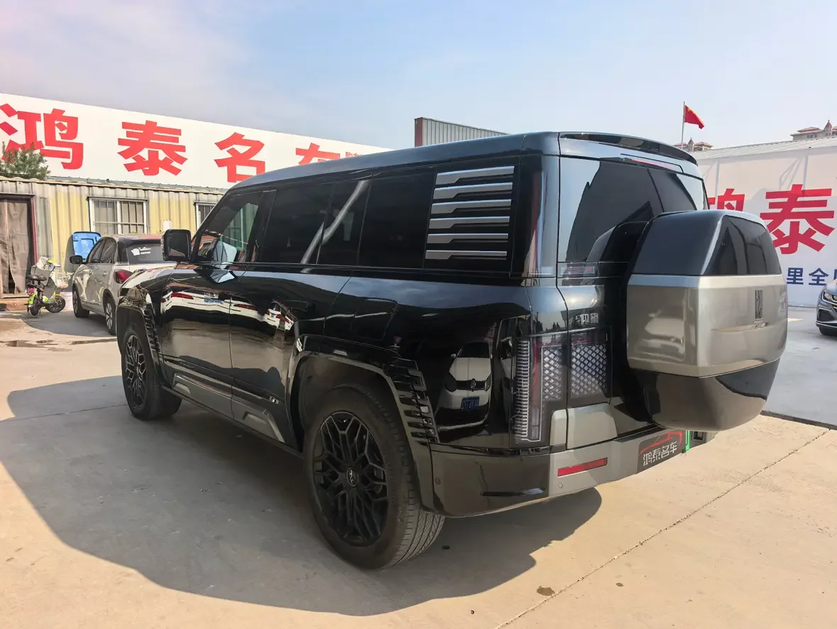 BYD Yangwang U8