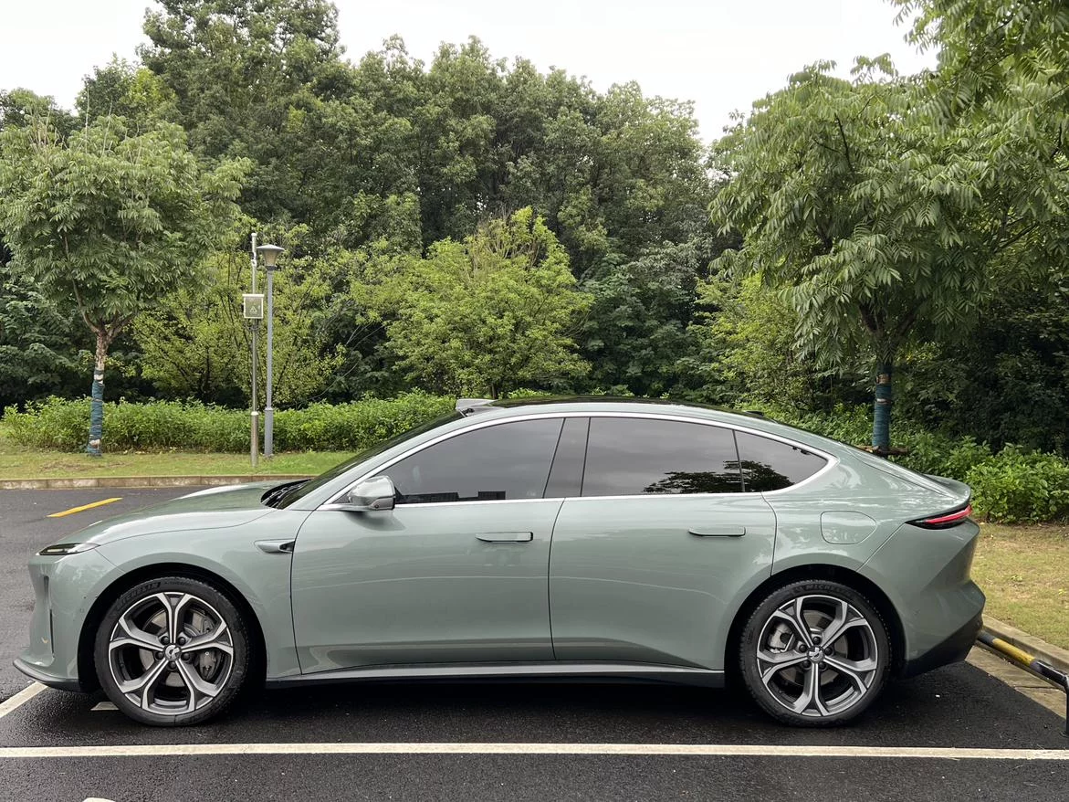 NIO ET5