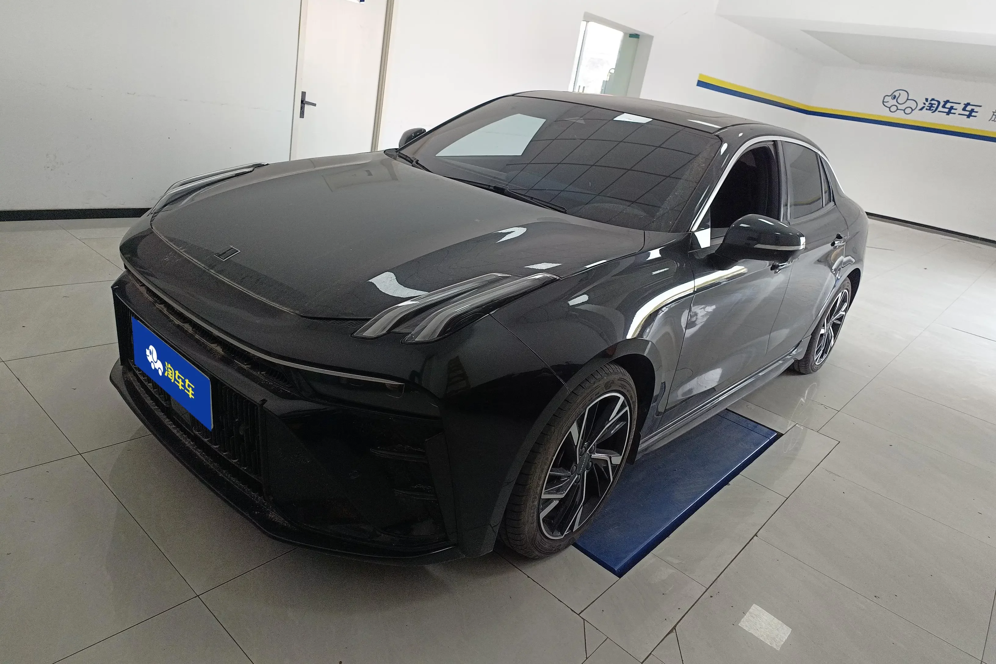 Lynk & Co 03