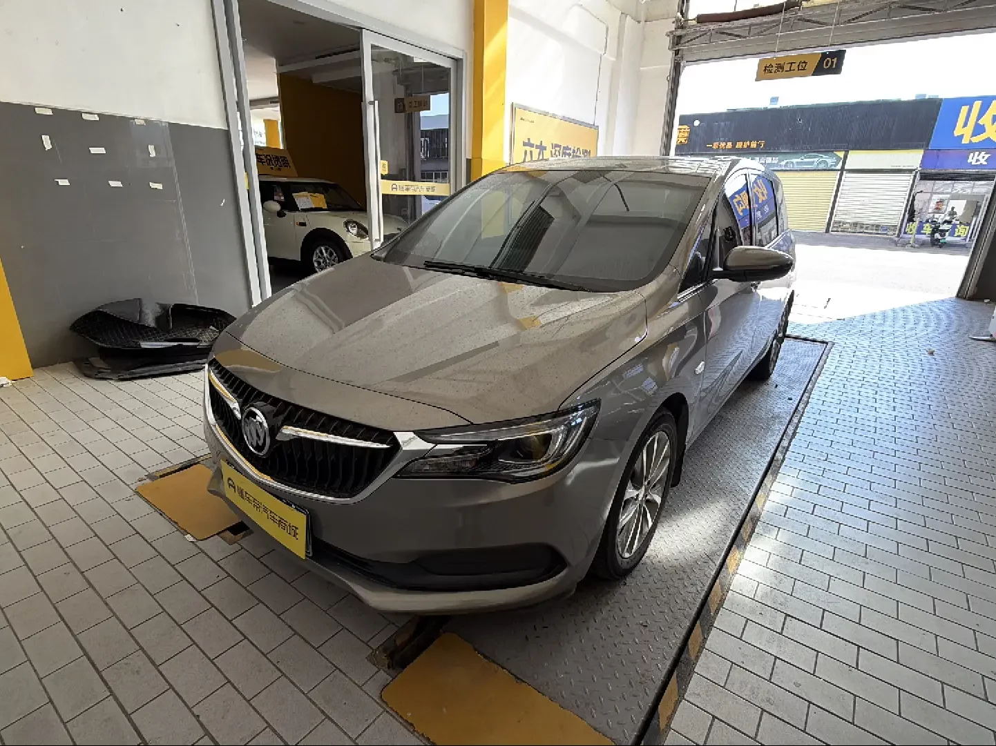 Buick GL6