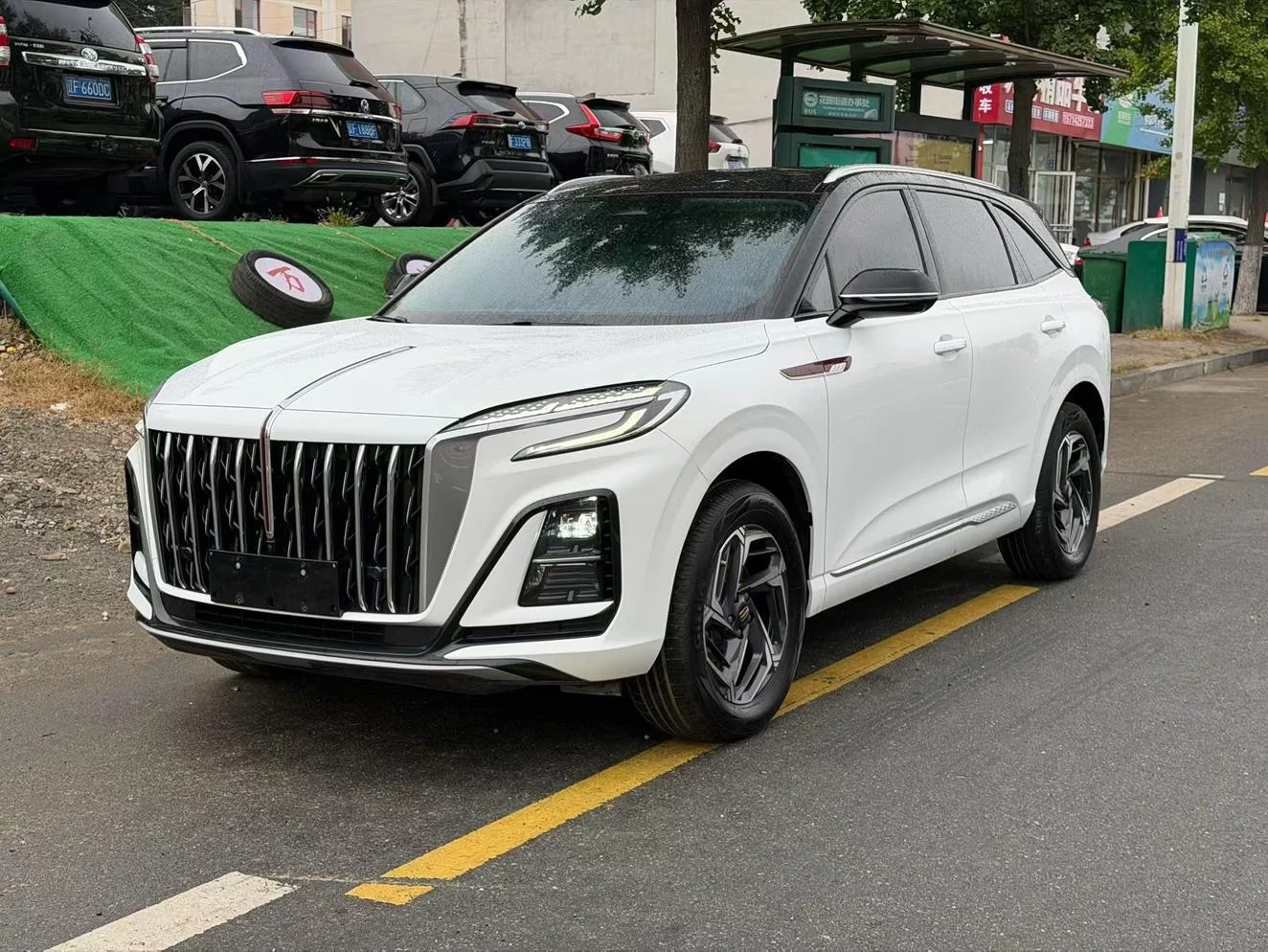 Hongqi HS3  из Китая