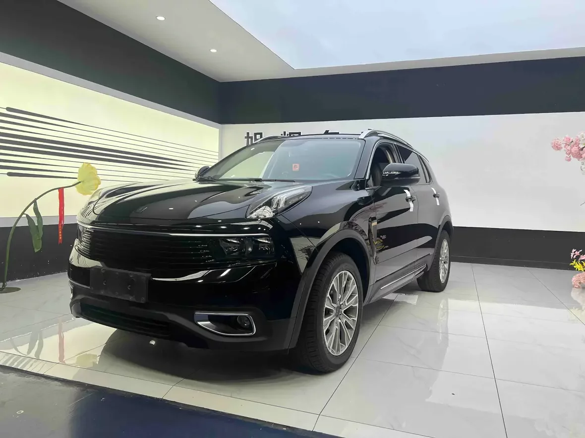 Lynk & Co 01