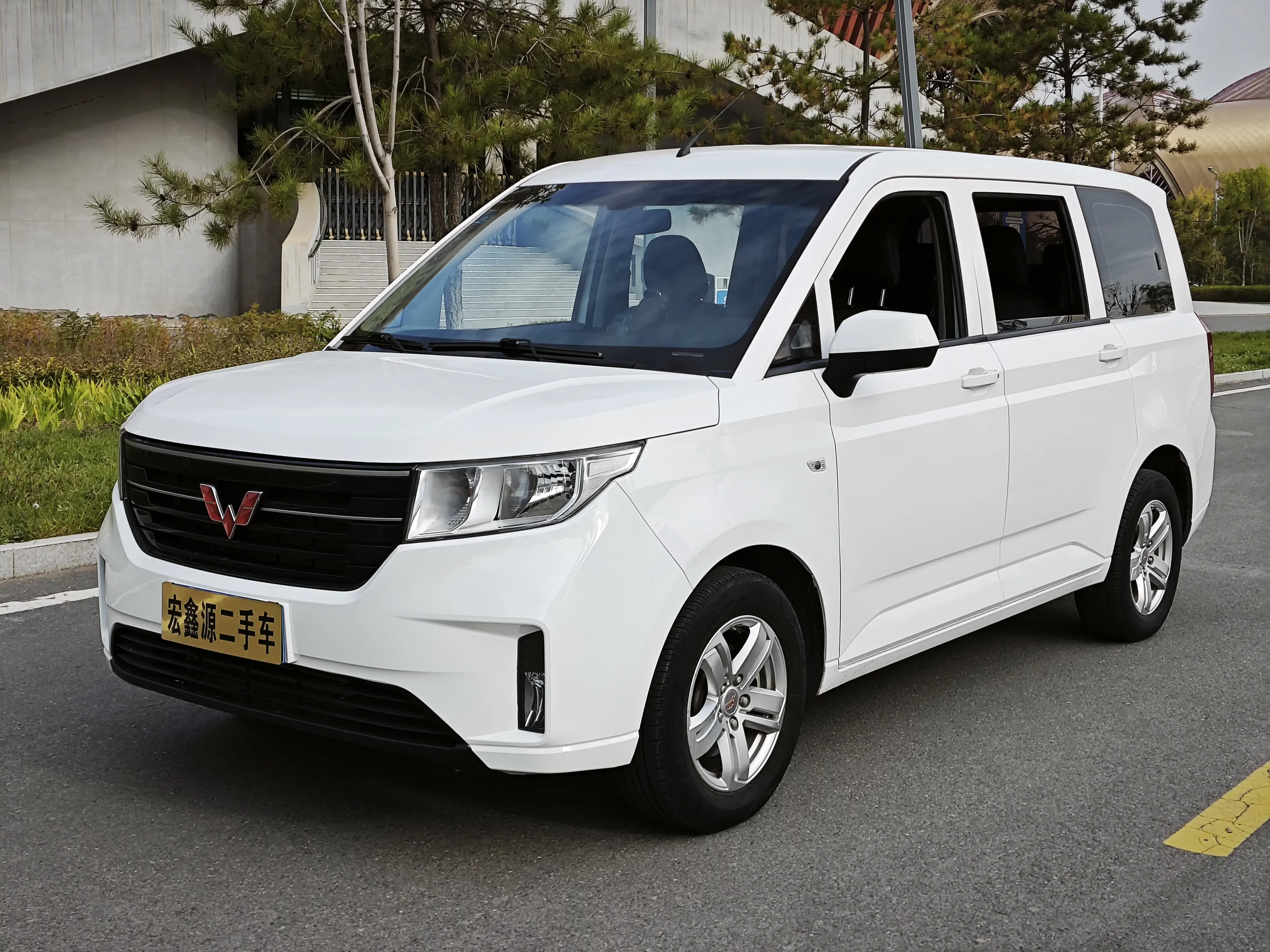 Wuling Hongguang PLUS  из Китая