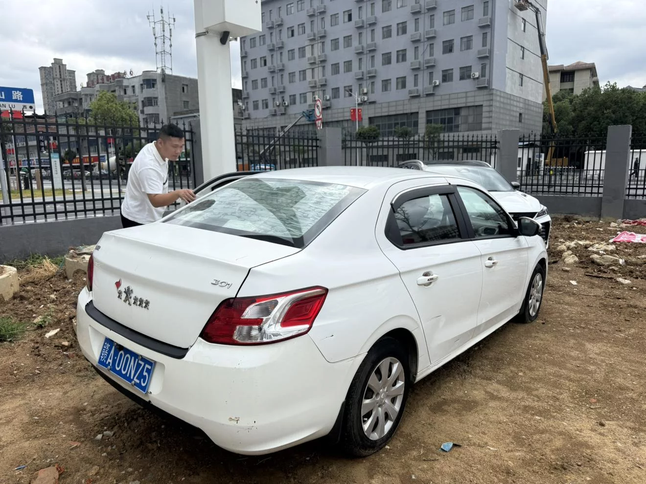 Peugeot 301  из Китая