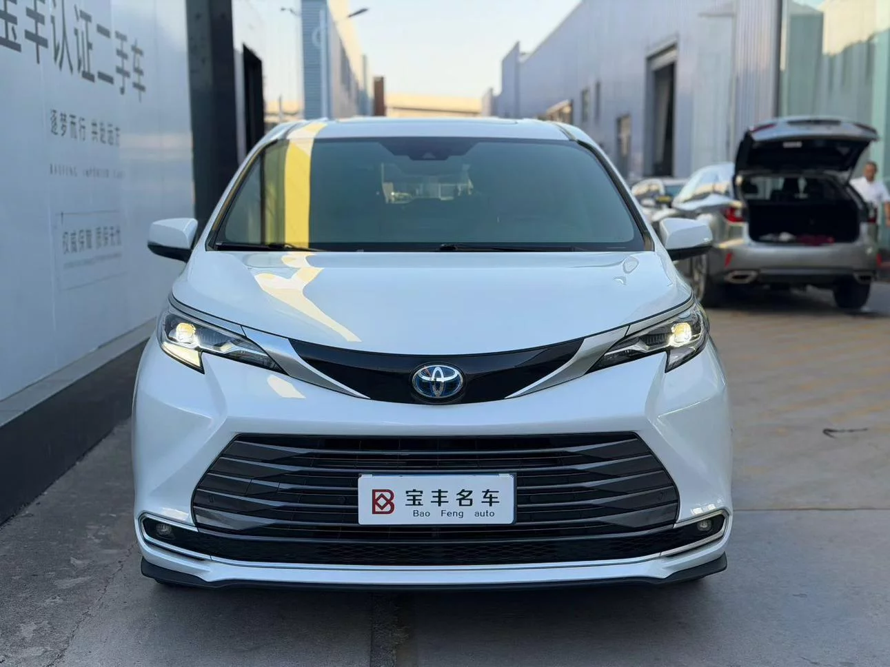 Toyota Sienna  из Китая