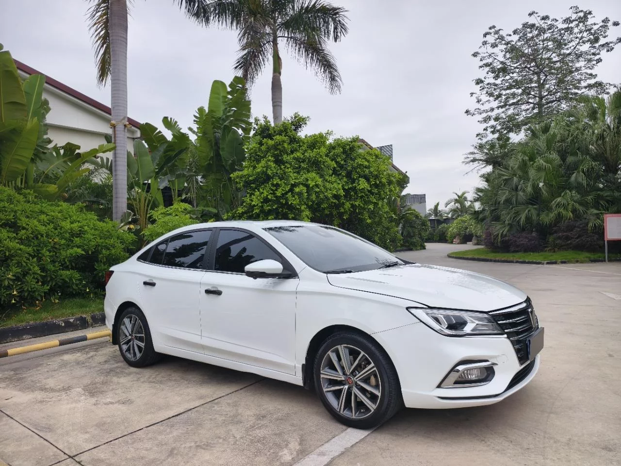 Roewe i5