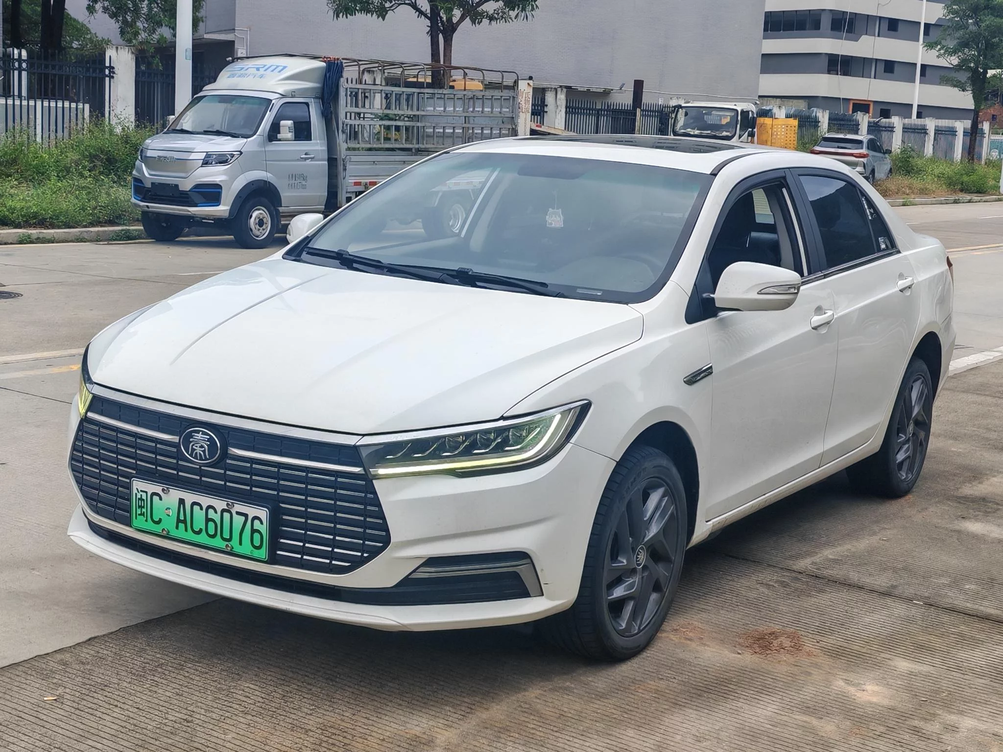 BYD QinEV  из Китая