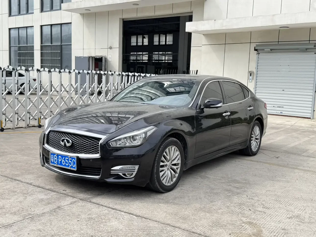 Infiniti Q70