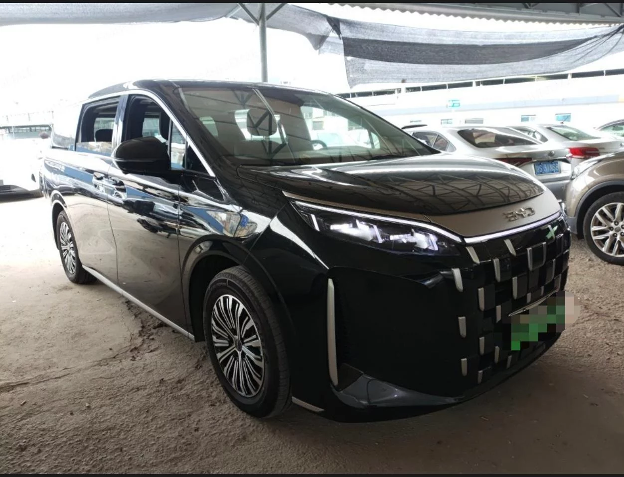 BYD M9  из Китая