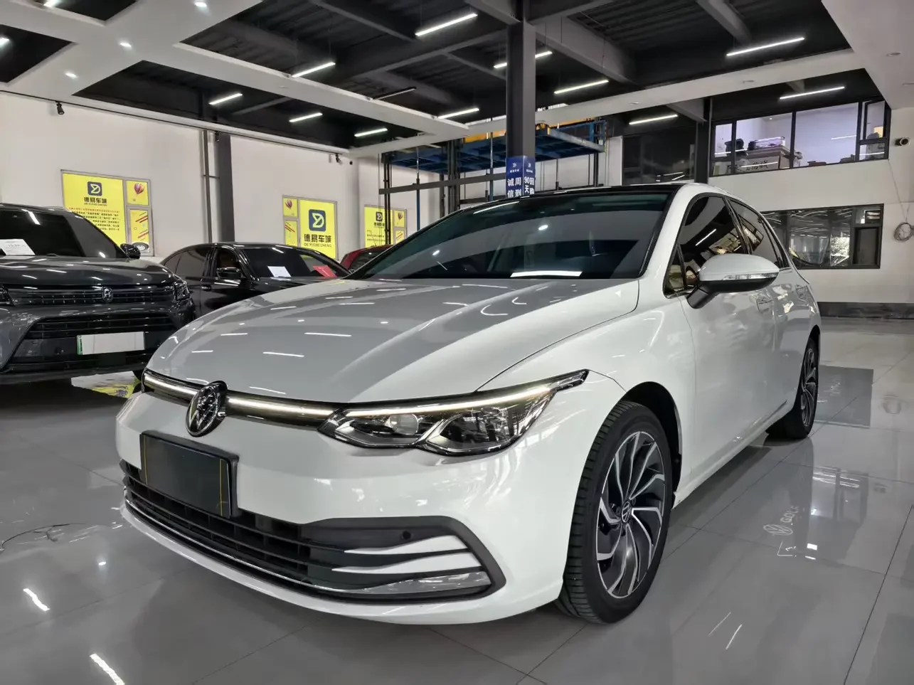 VOLKSWAGEN GOLF