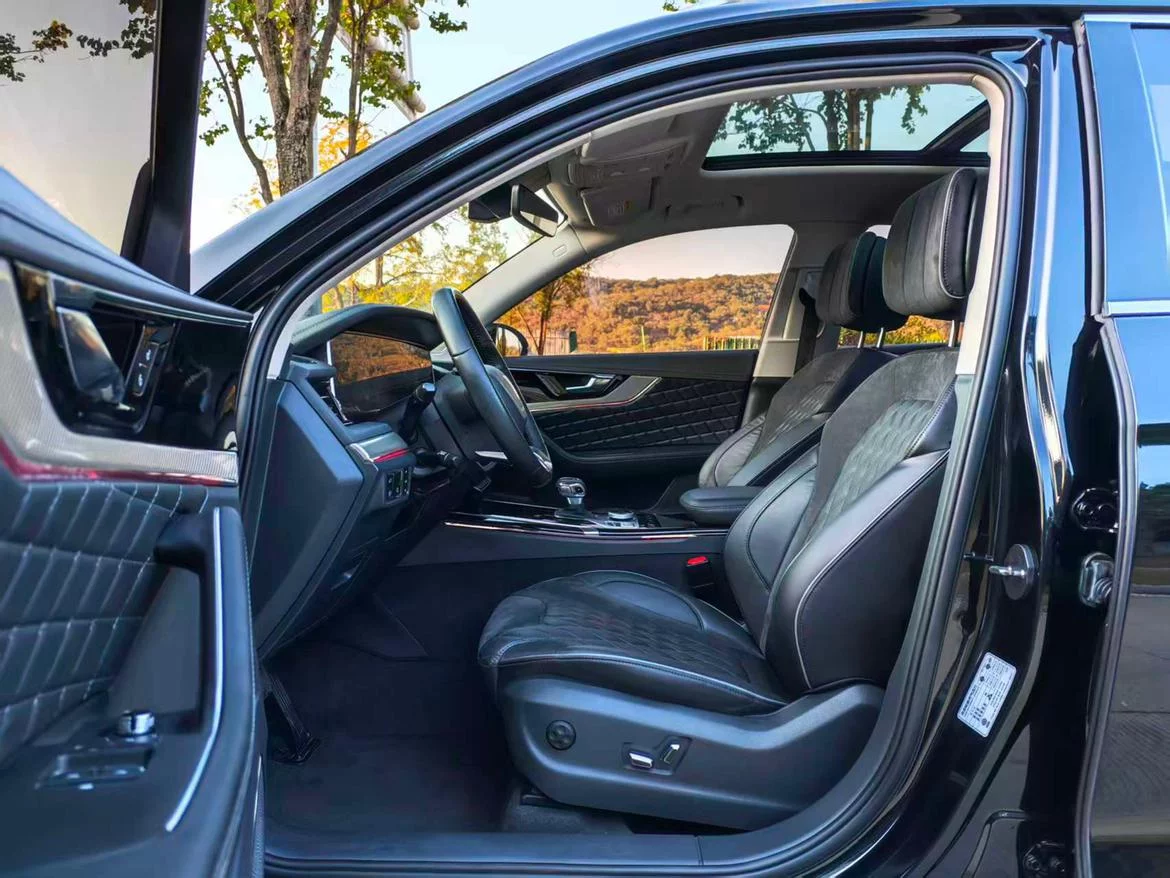 Hongqi HS5