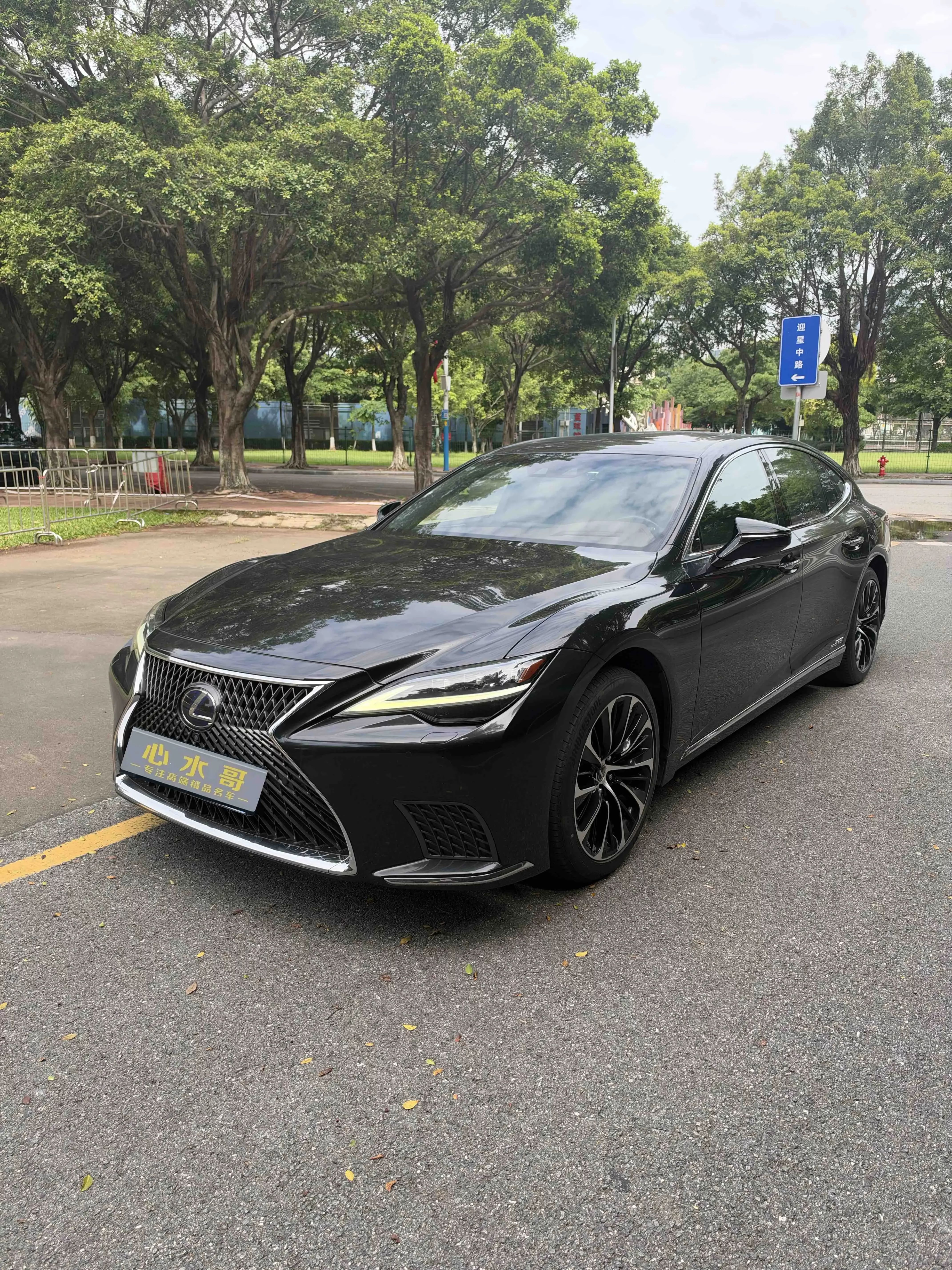 Lexus LS