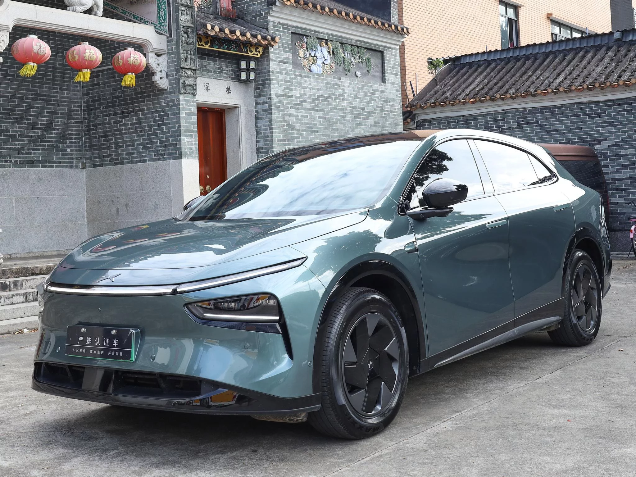 XPeng G7  из Китая