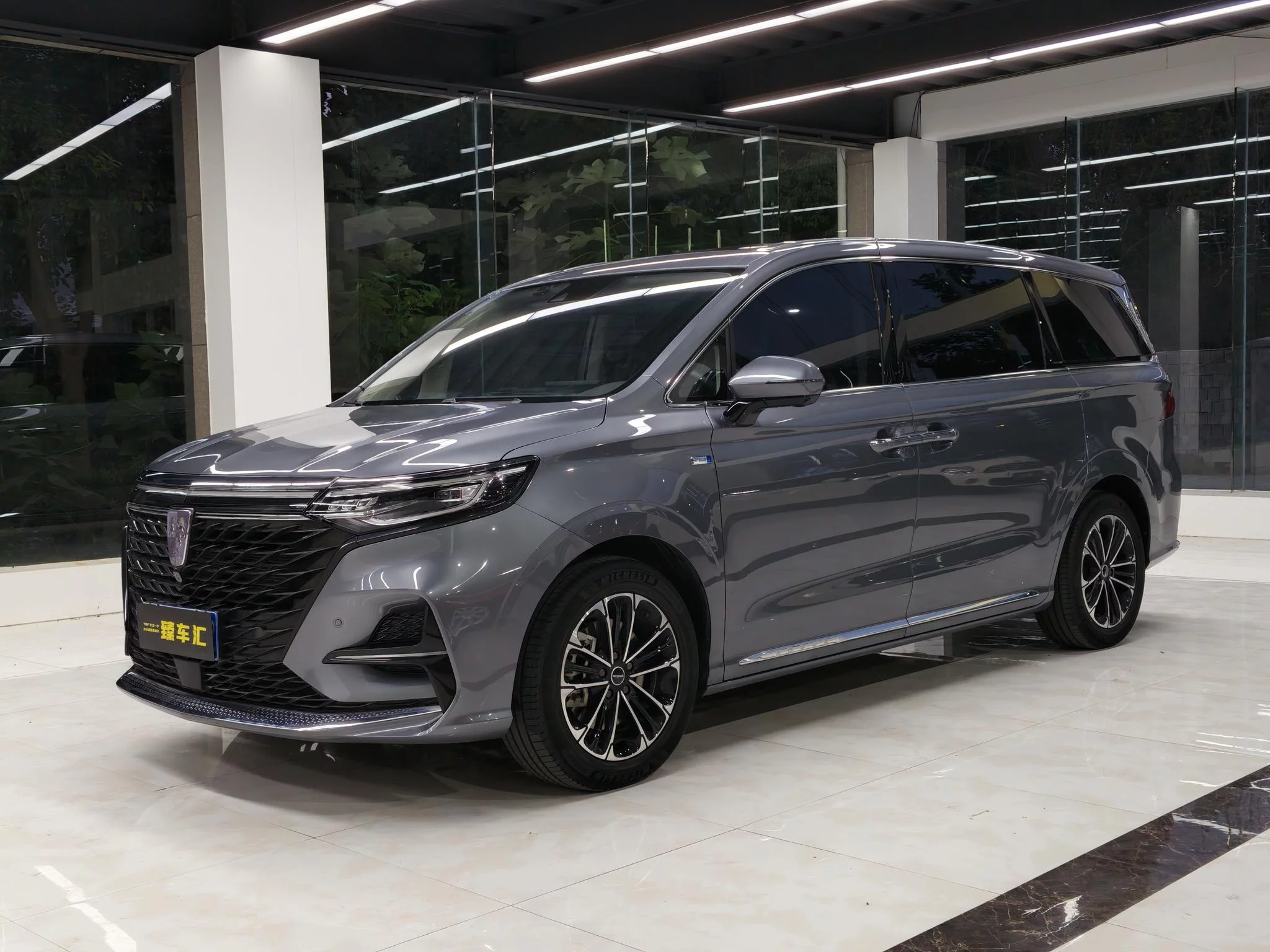 Roewe iMAX8