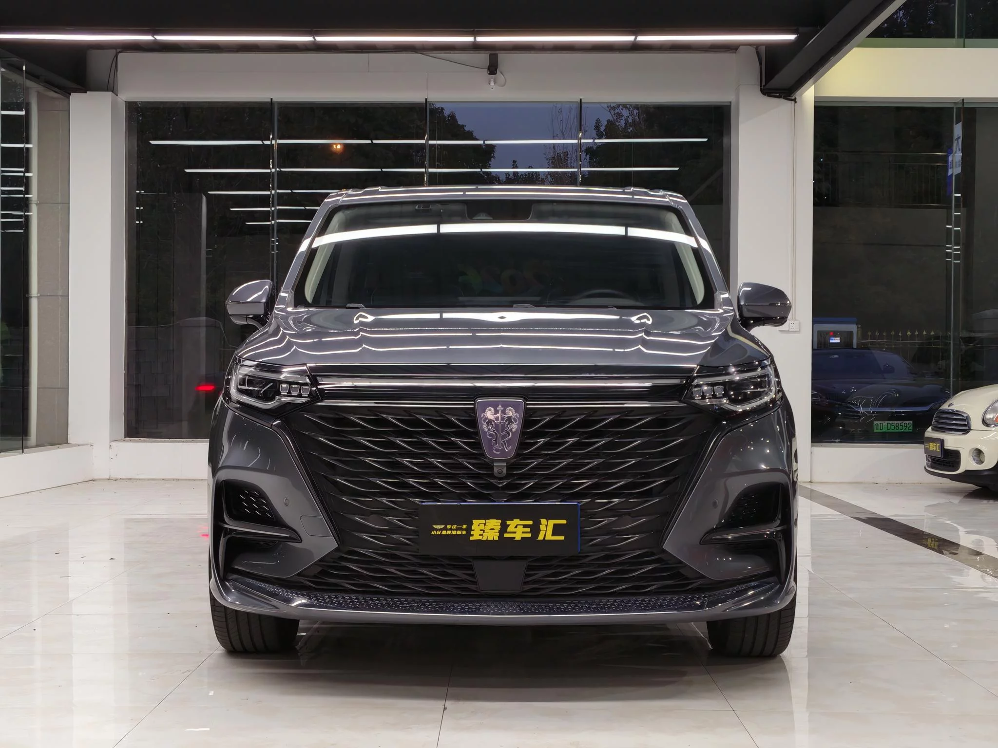 Roewe iMAX8