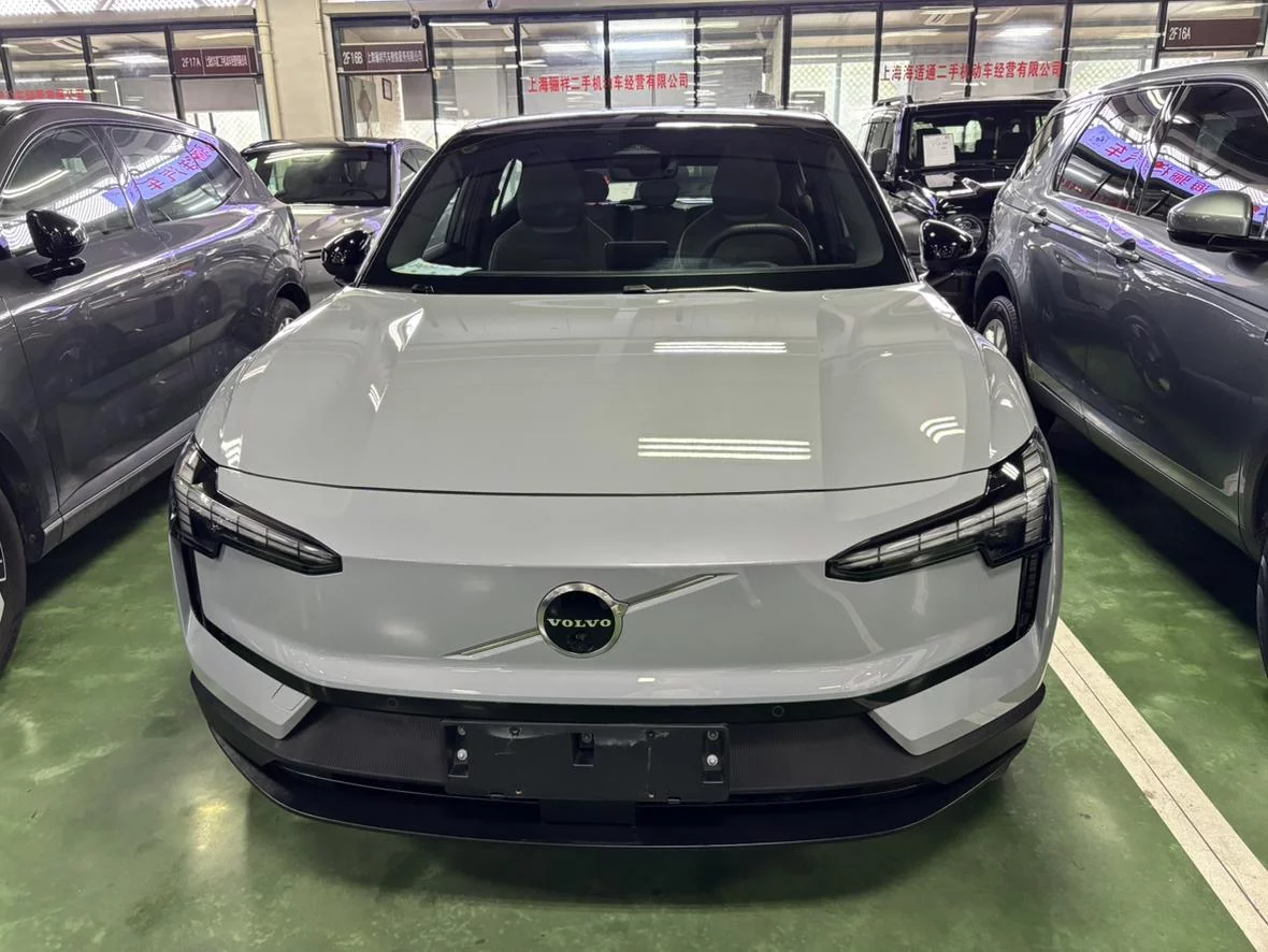 Volvo EX30  из Китая