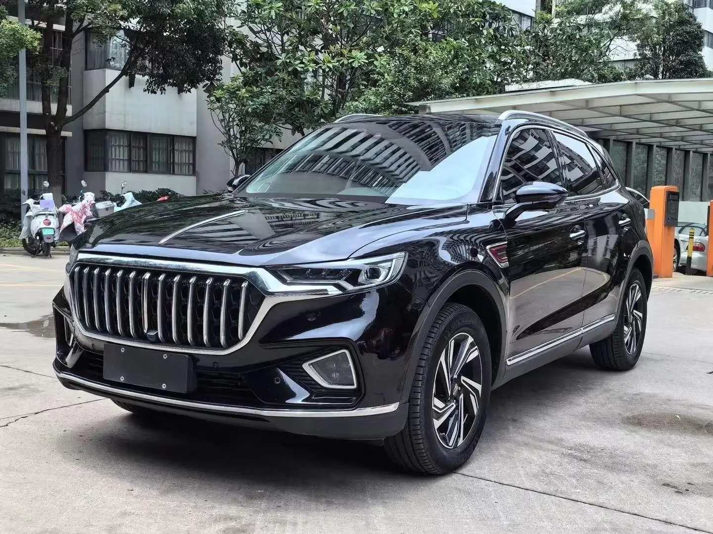 Hongqi HS5