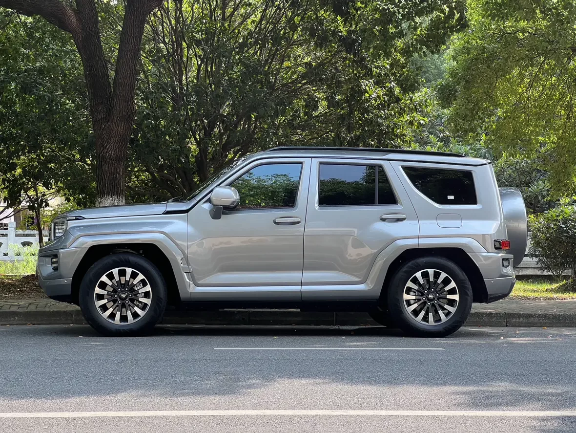 TANK 700 Hi4-T