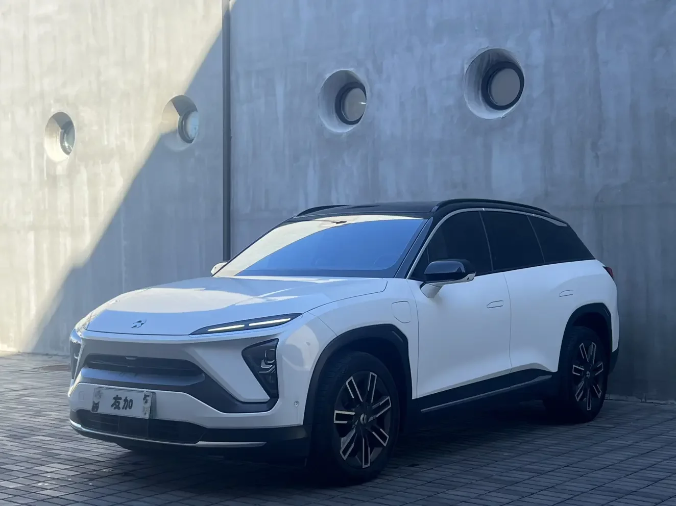 NIO ES6
