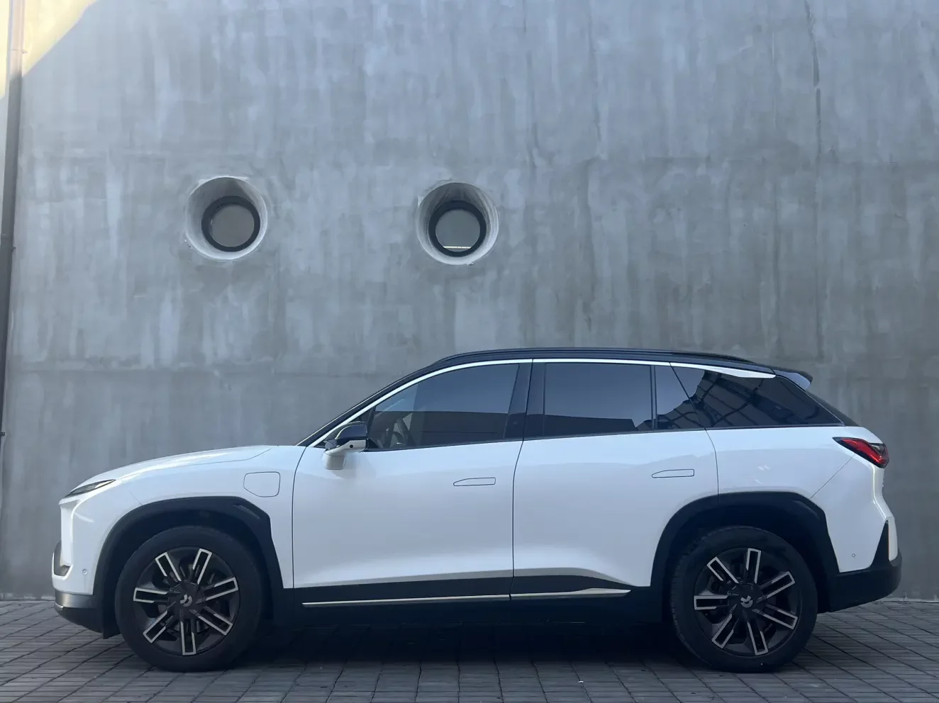 NIO ES6