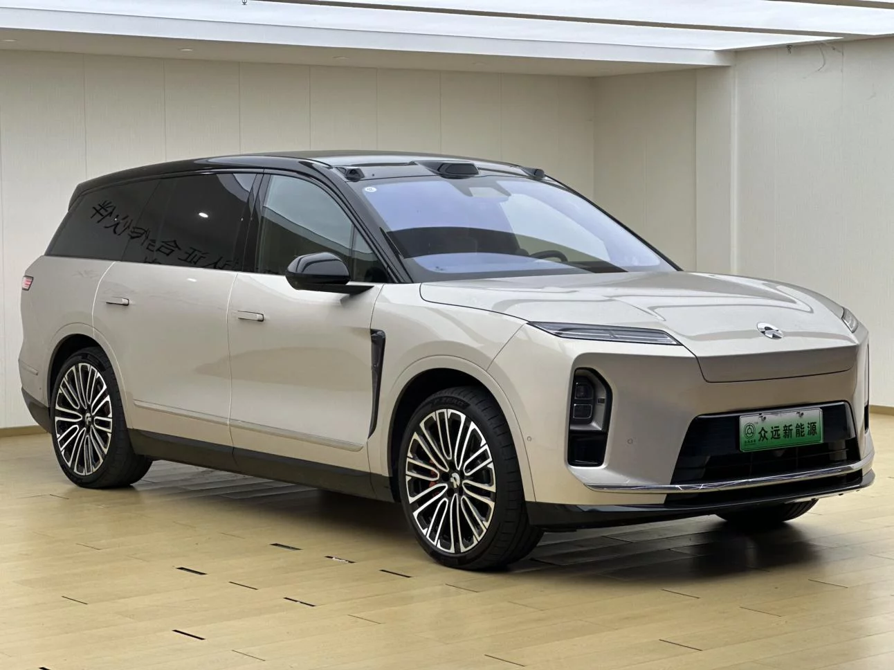 NIO ES8