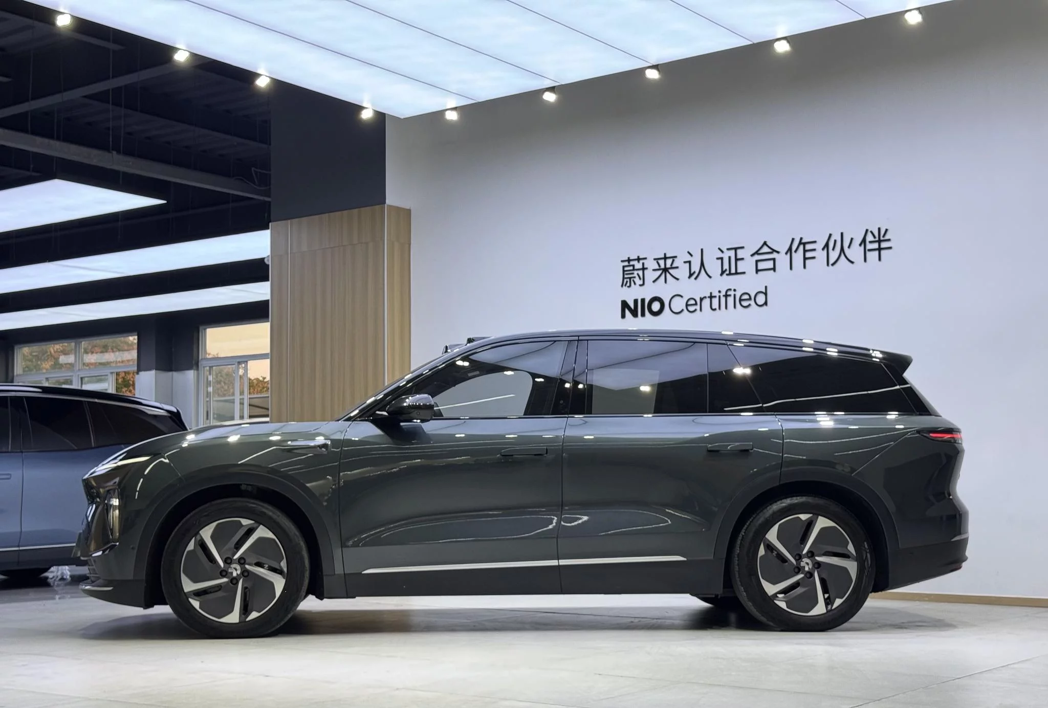 NIO ES8