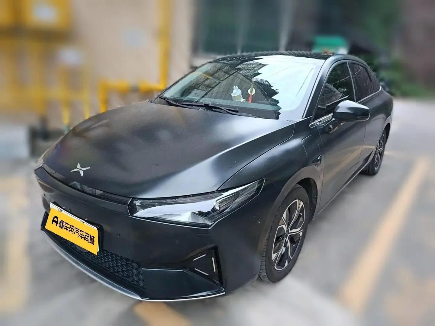 XPeng P5  из Китая