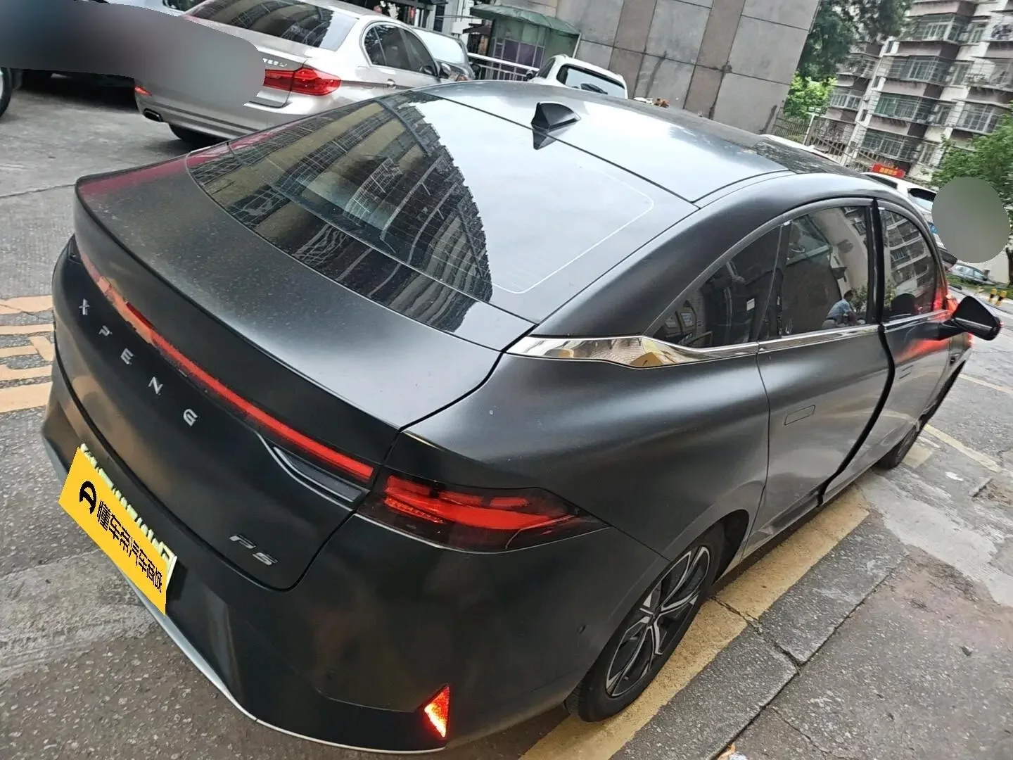 XPeng P5  из Китая