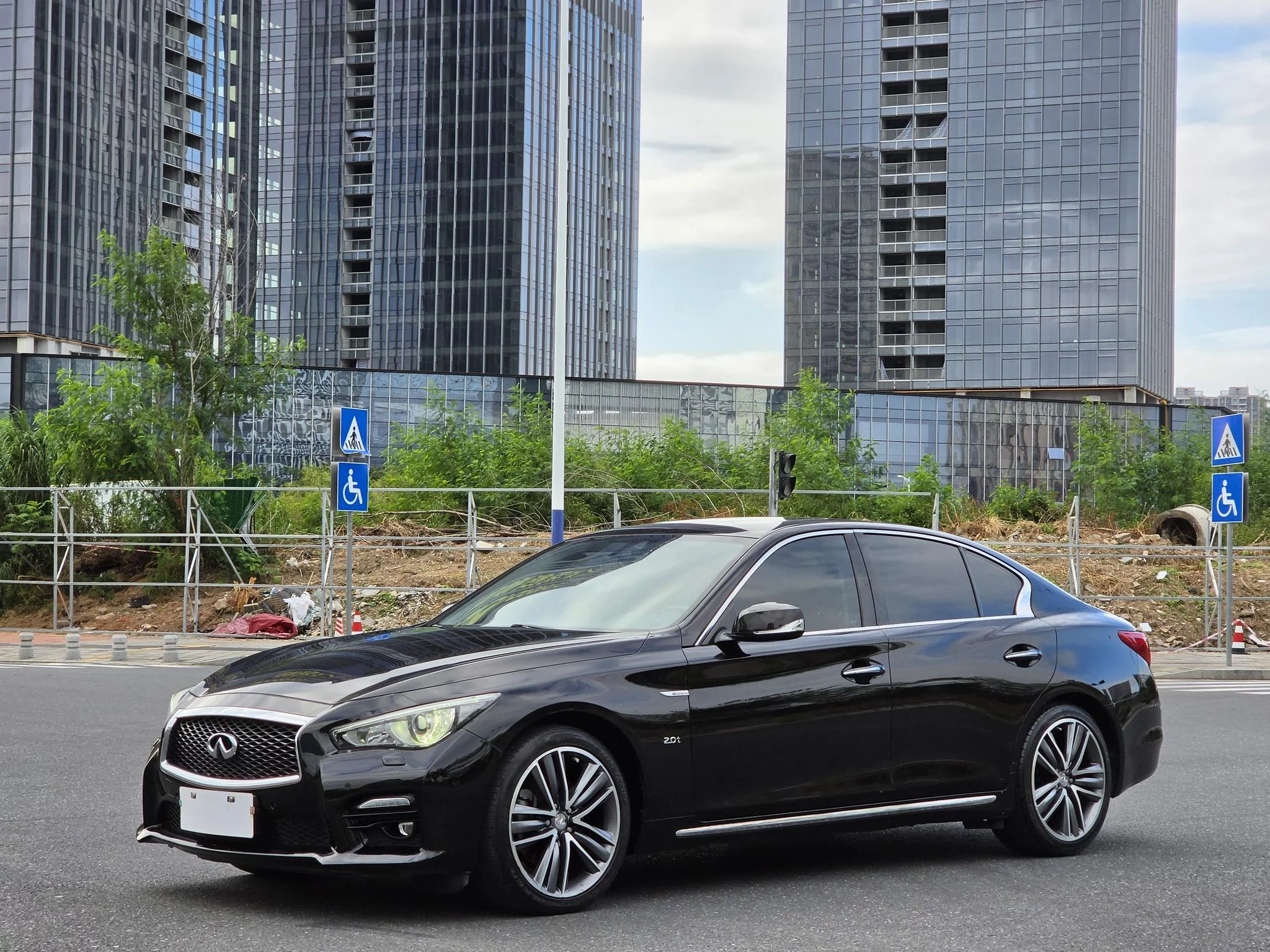 Infiniti Q50L