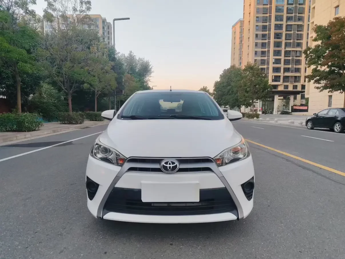 Toyota Yaris L  из Китая