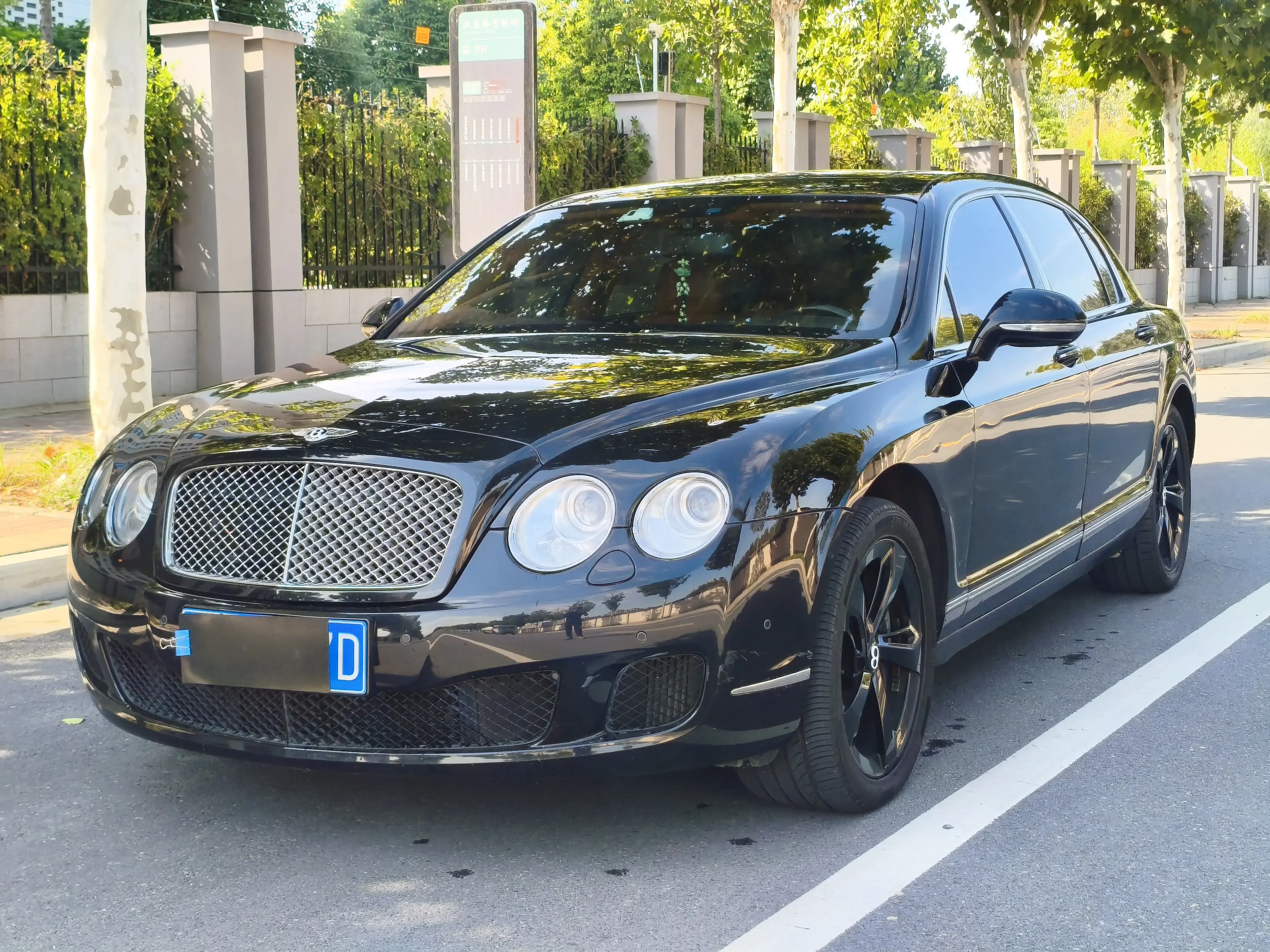 Bentley Flying Spur  из Китая