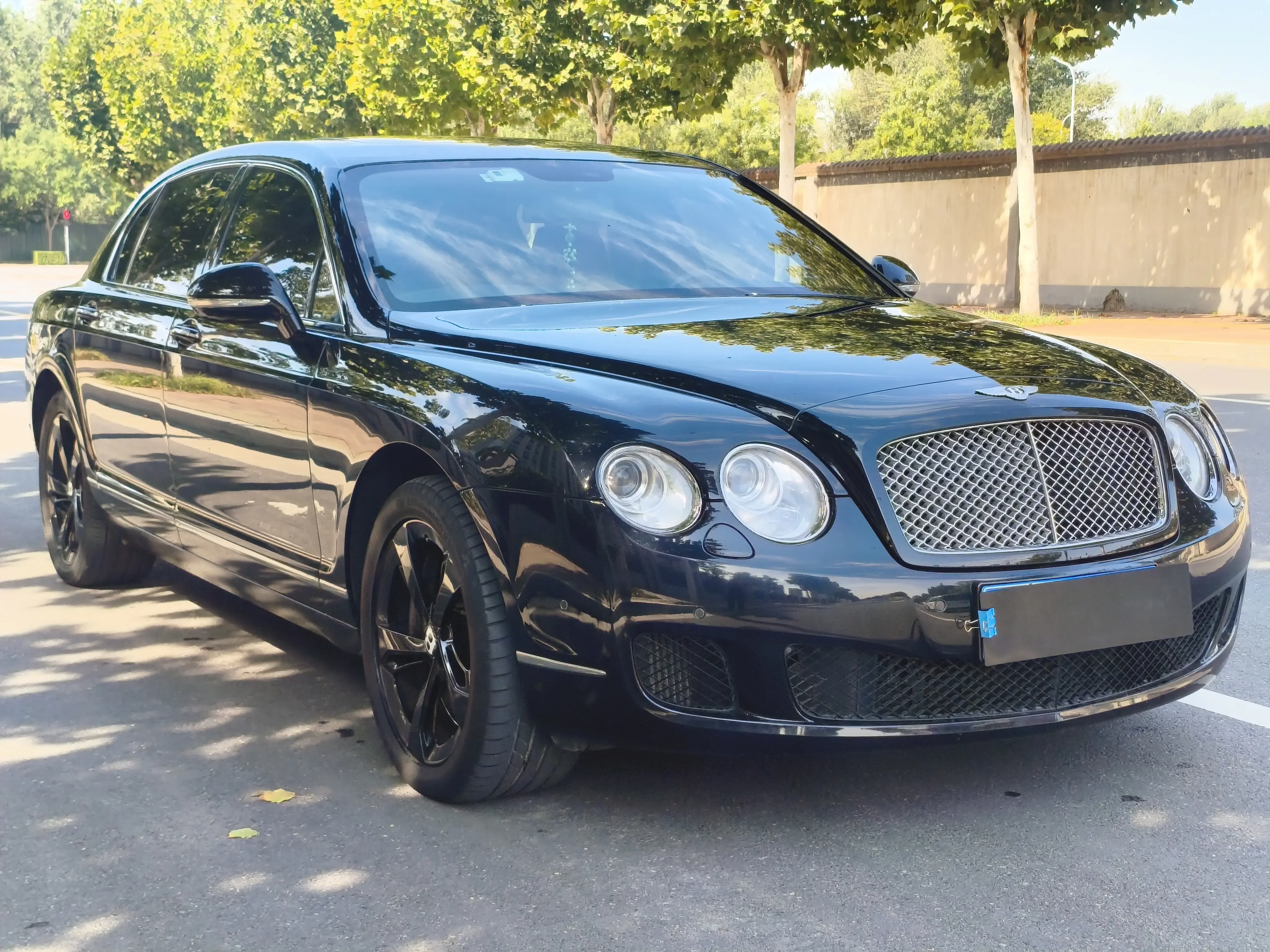Bentley Flying Spur  из Китая