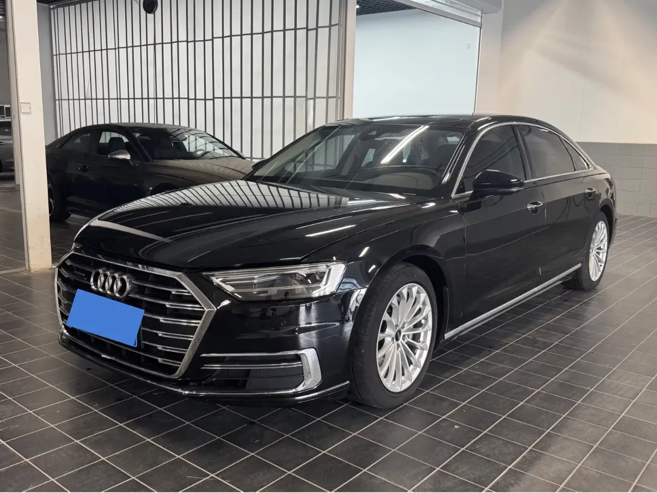 Audi A8  из Китая