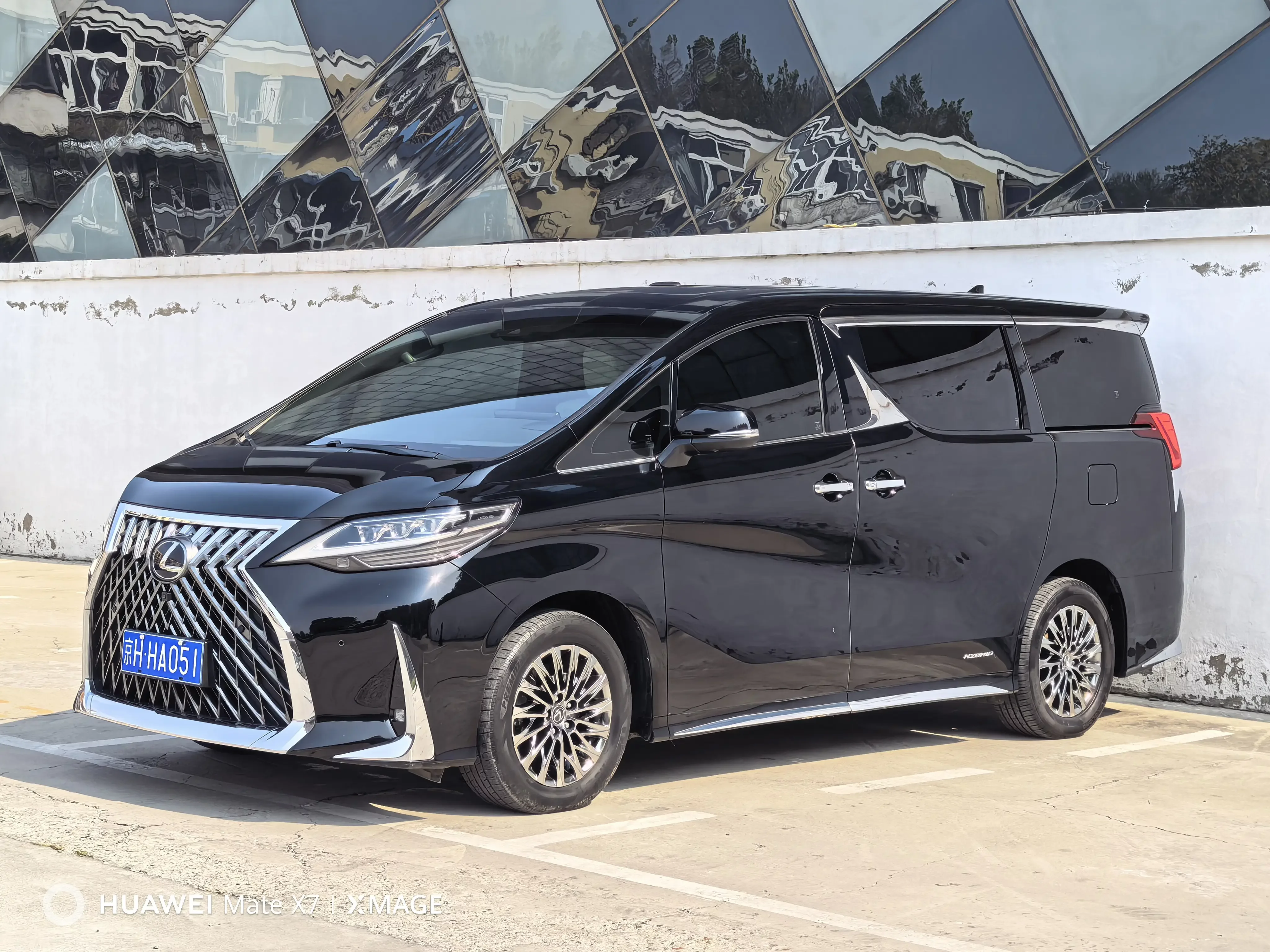 Lexus LM  из Китая