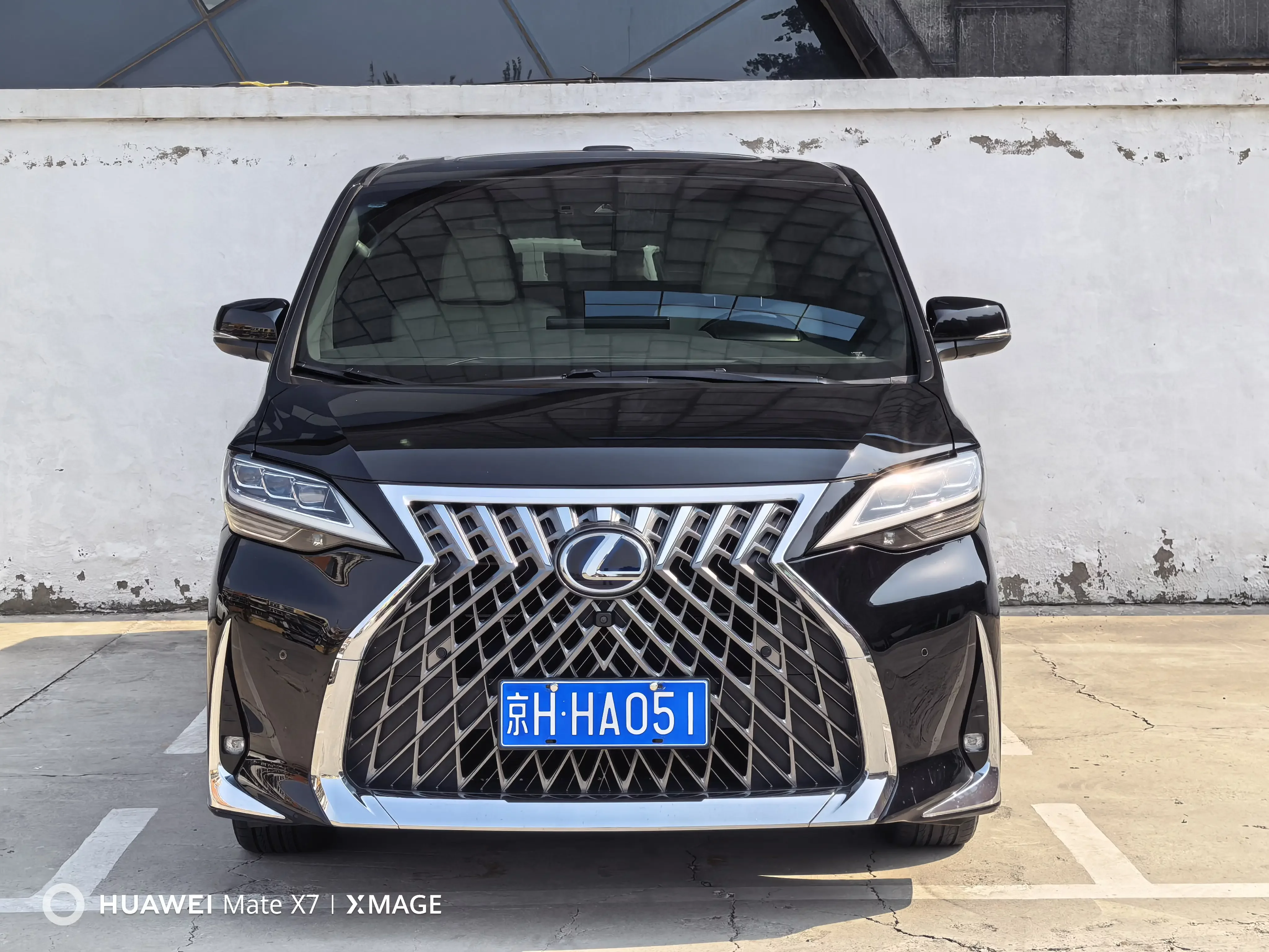 Lexus LM  из Китая