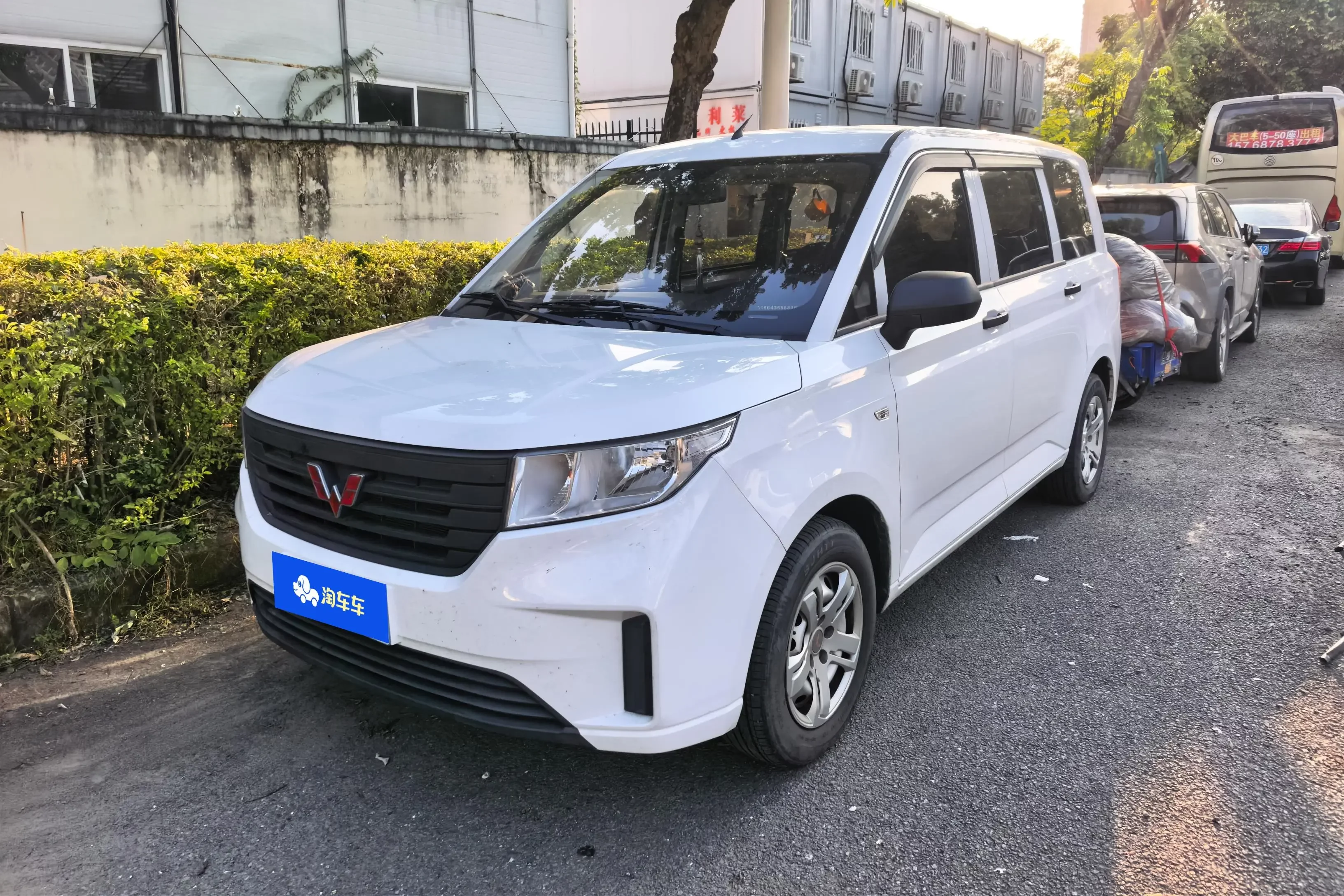 Wuling Hongguang PLUS  из Китая
