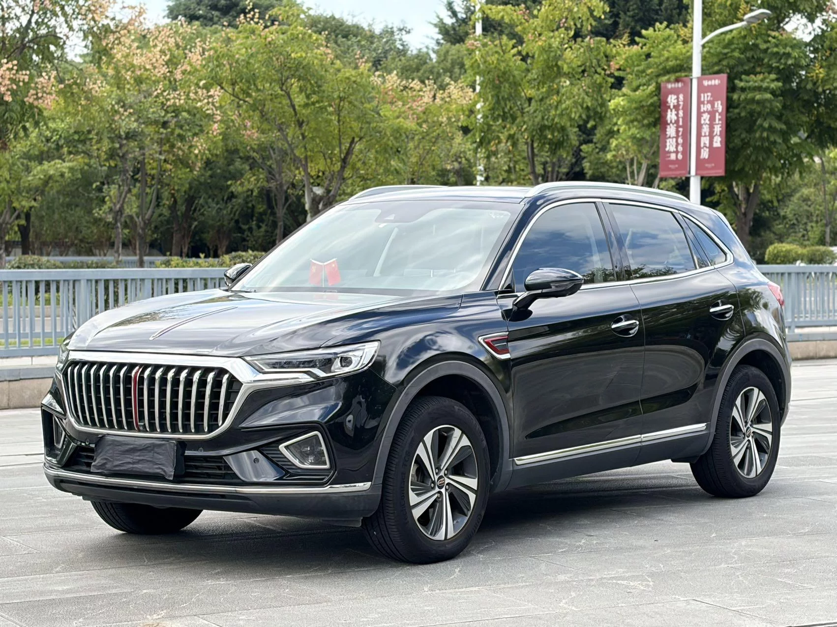 Hongqi HS5  из Китая