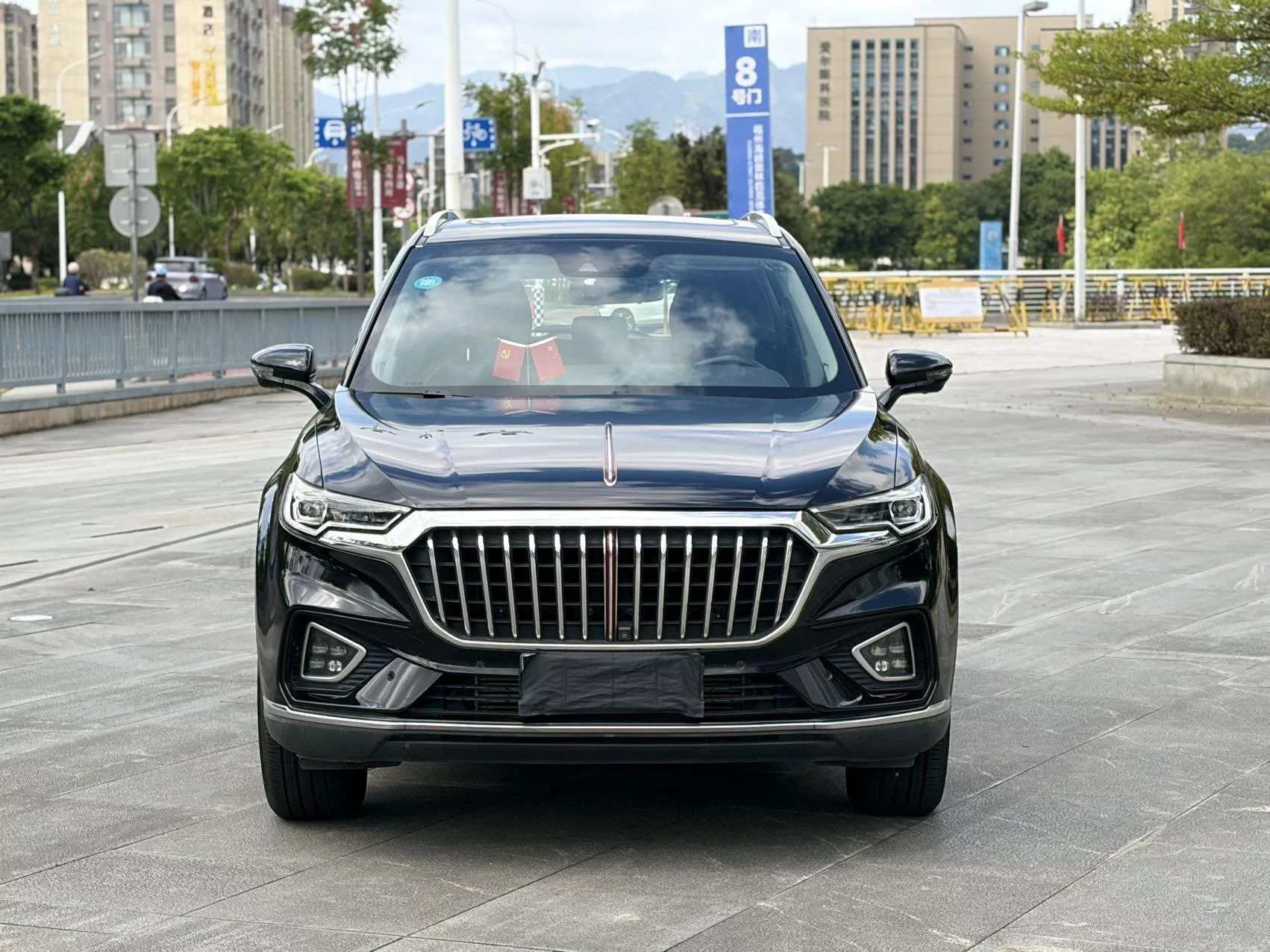 Hongqi HS5  из Китая