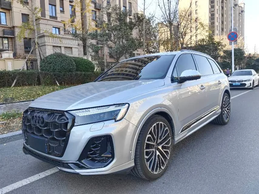 Audi SQ7  из Китая