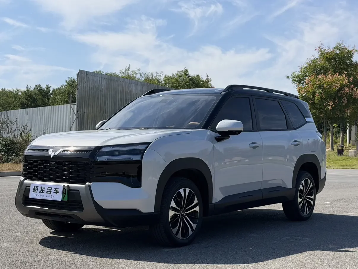 Wuling Starlight 560 PHEV  из Китая