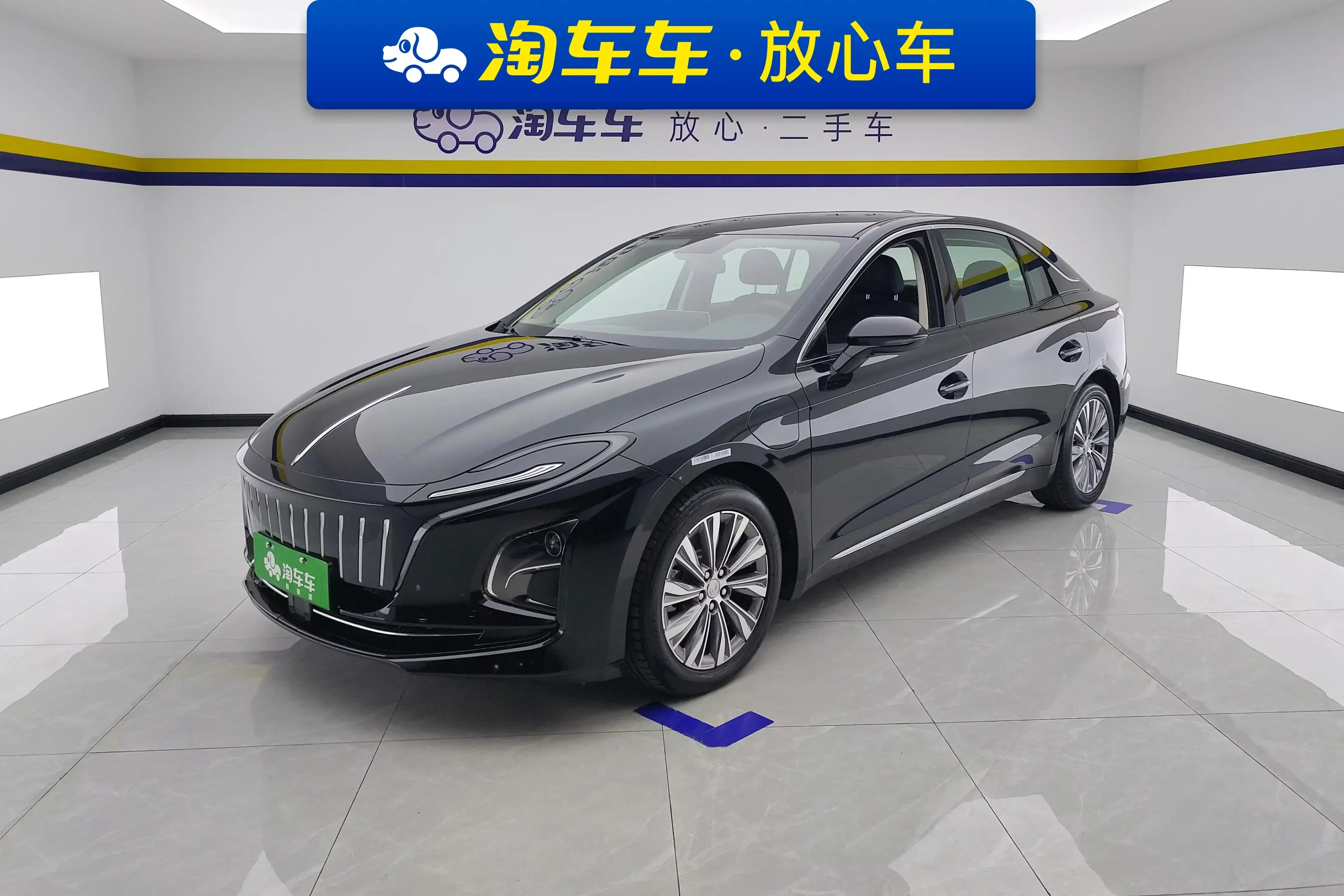Hongqi E-QM5
