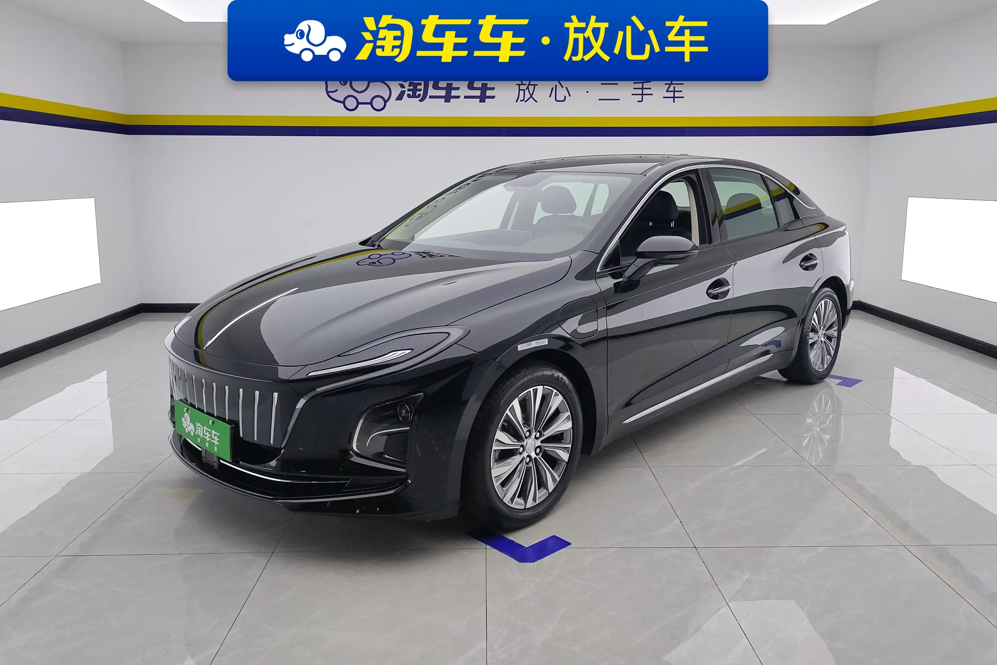 Hongqi E-QM5
