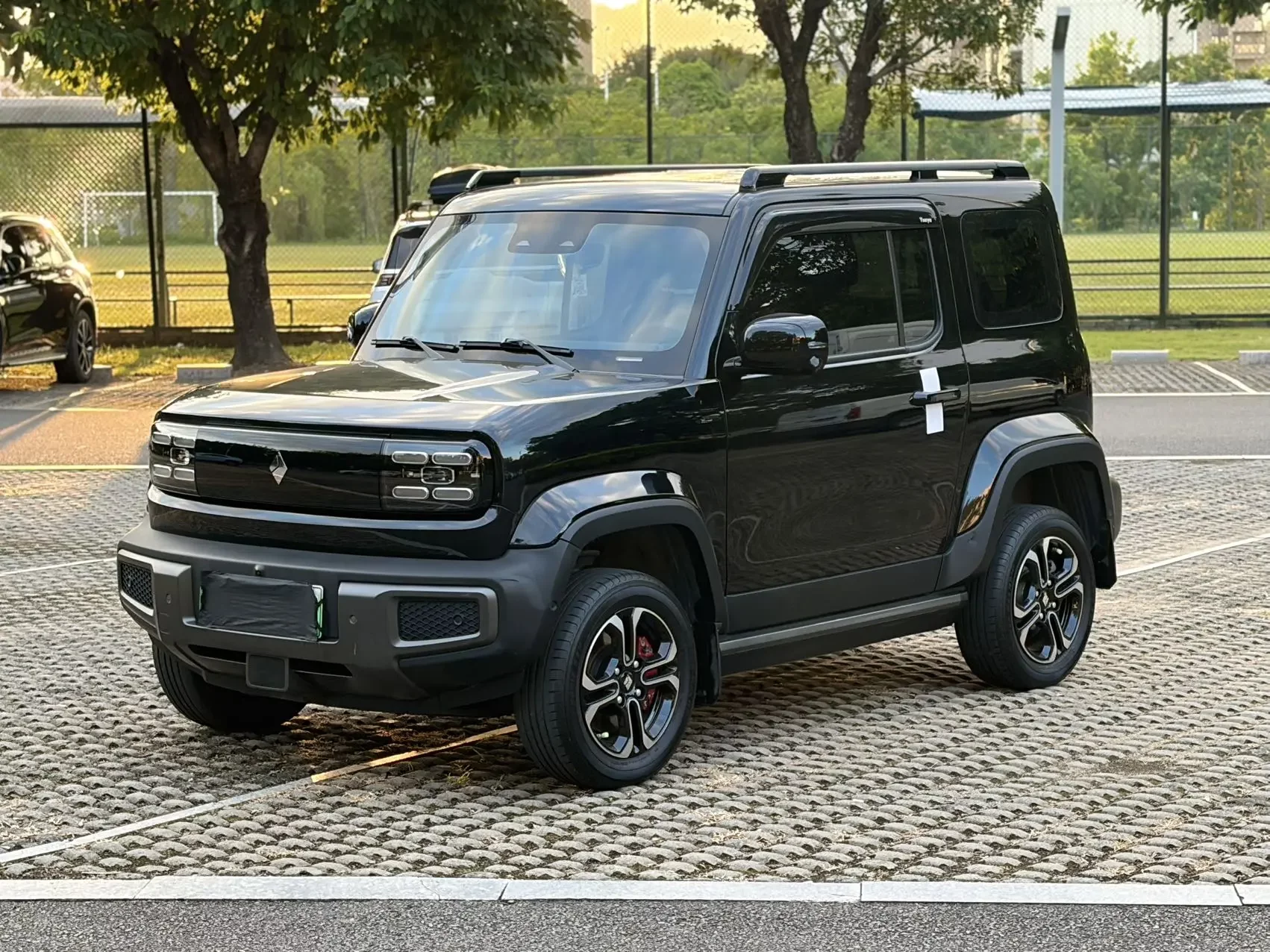 Baojun Yue Ye  из Китая