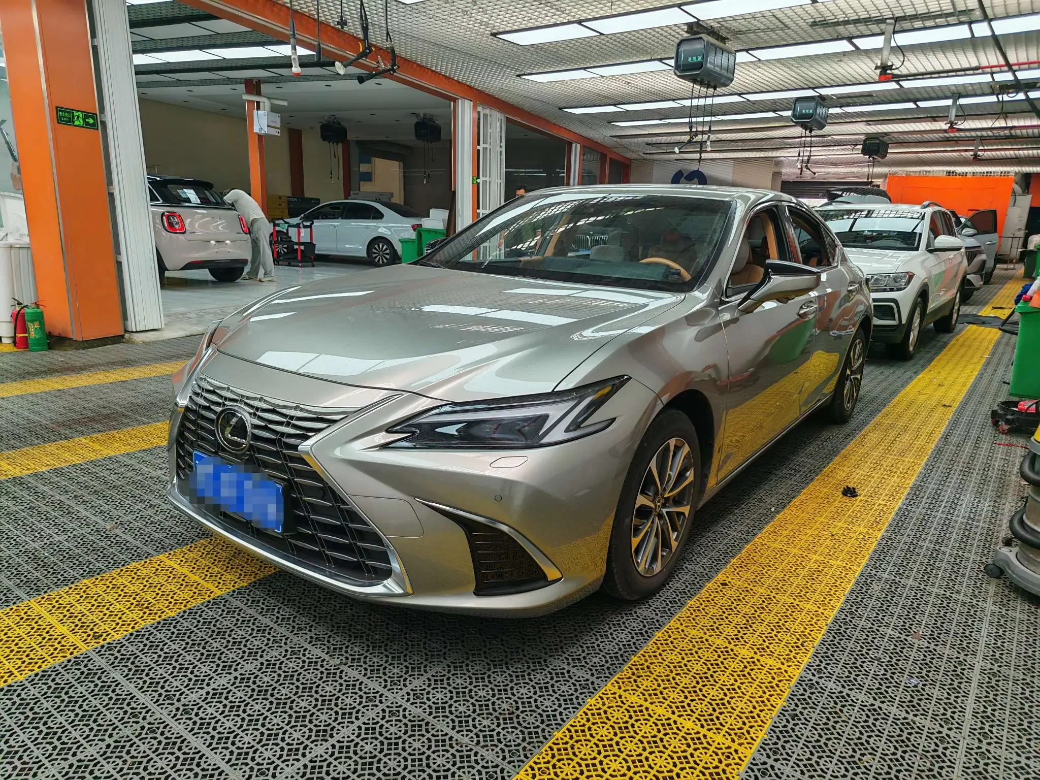 Lexus ES  из Китая