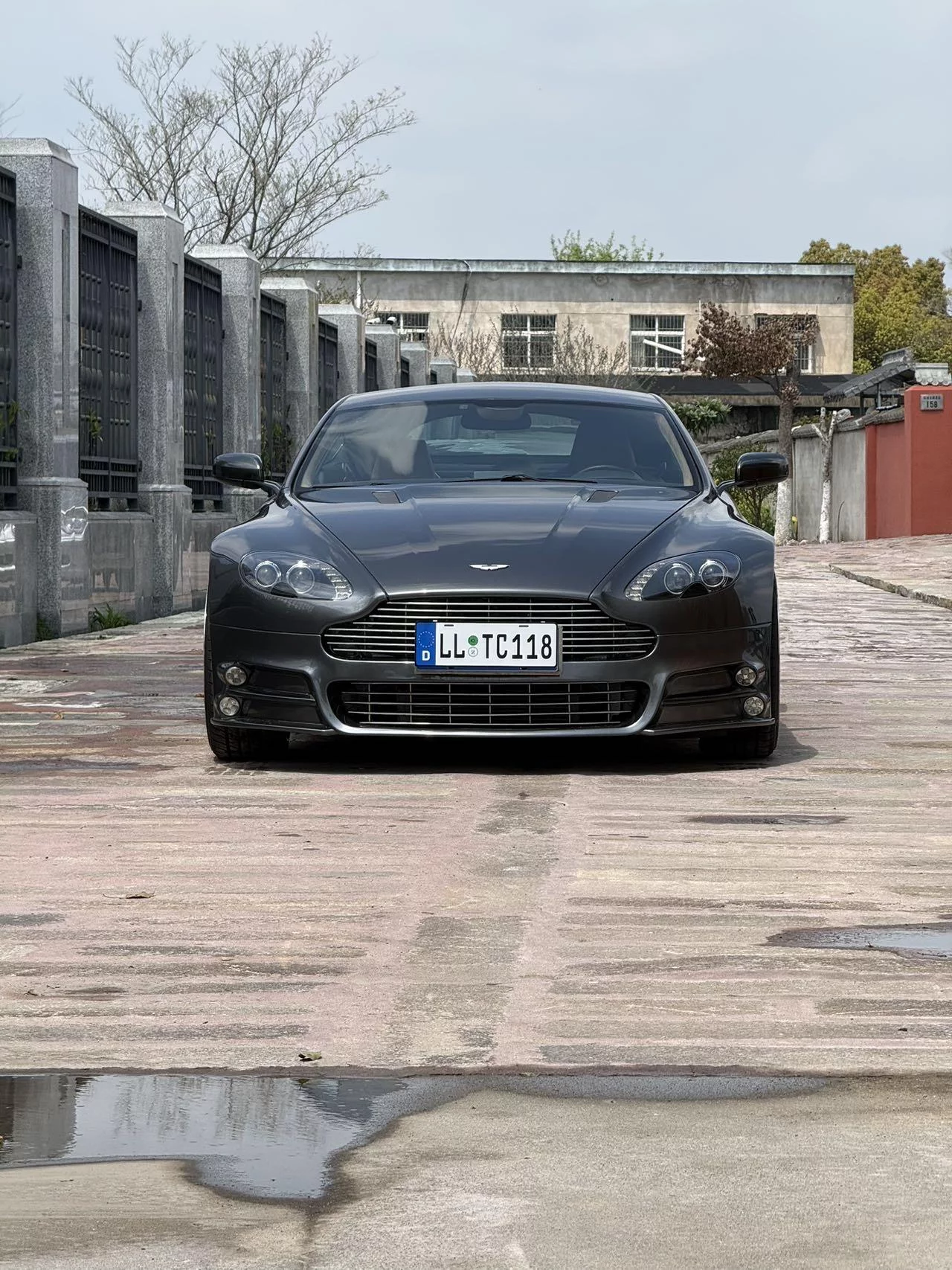 Aston Martin Vantage  из Китая
