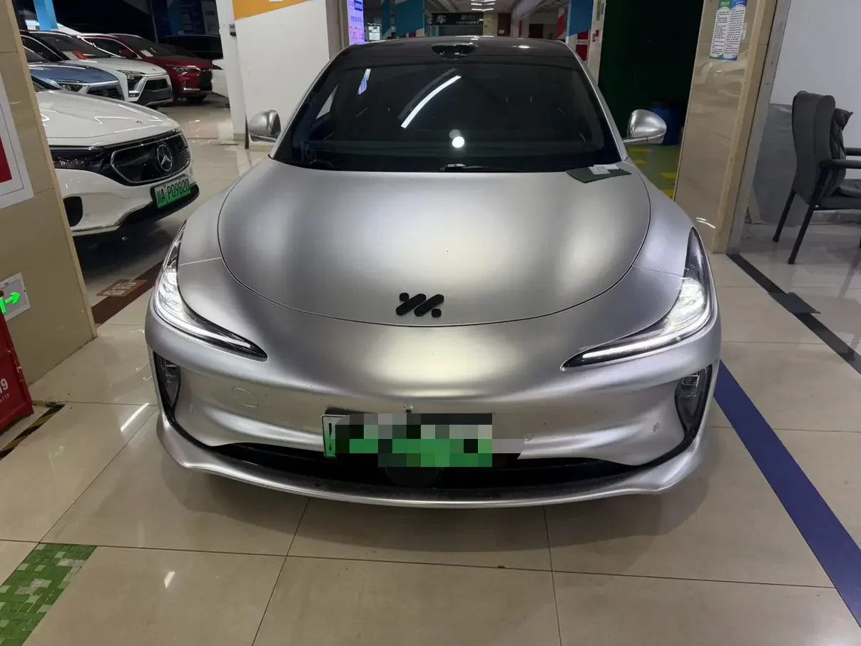 IM Motors Zhiji L6  из Китая