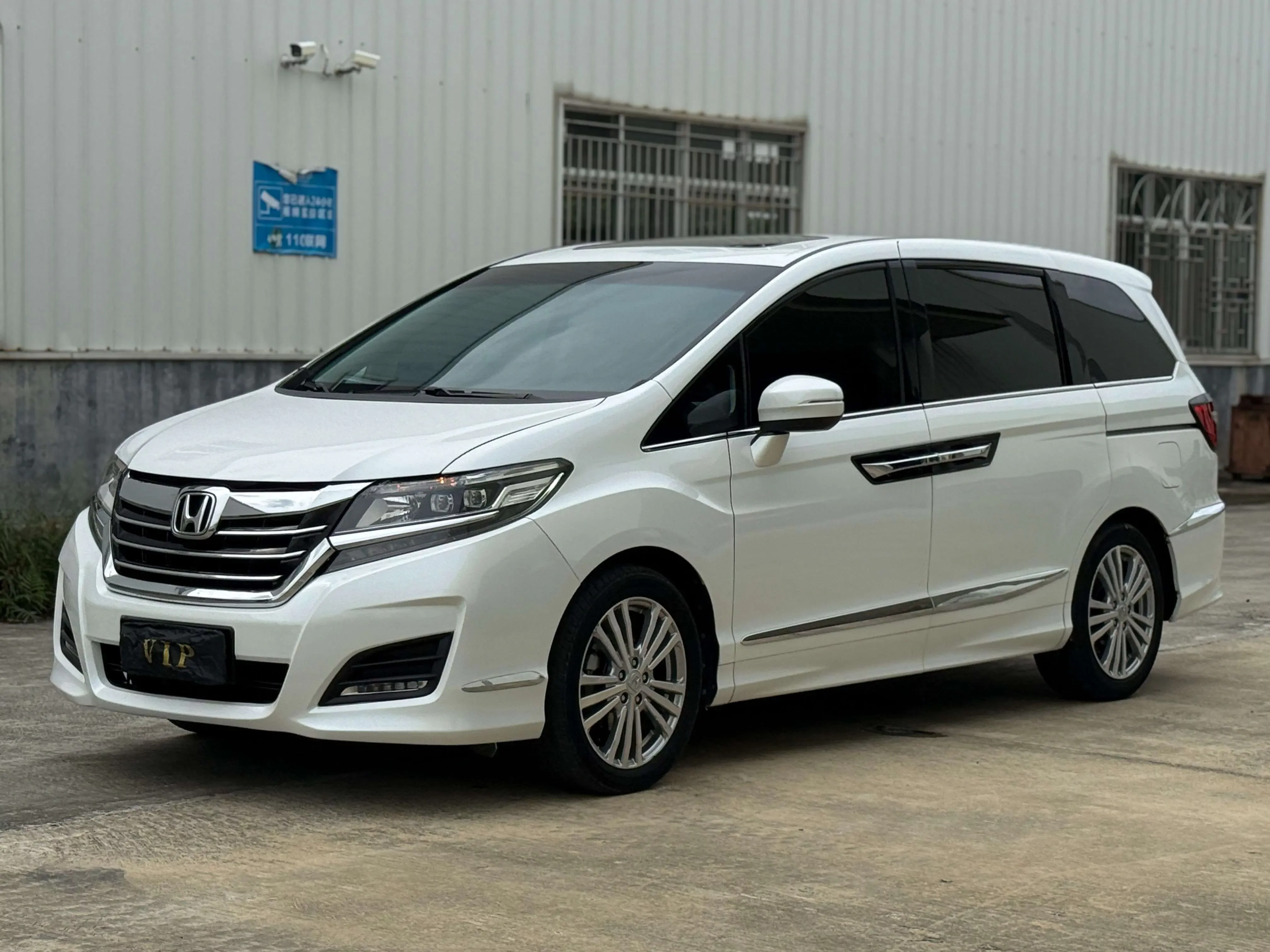Honda Elysion  из Китая