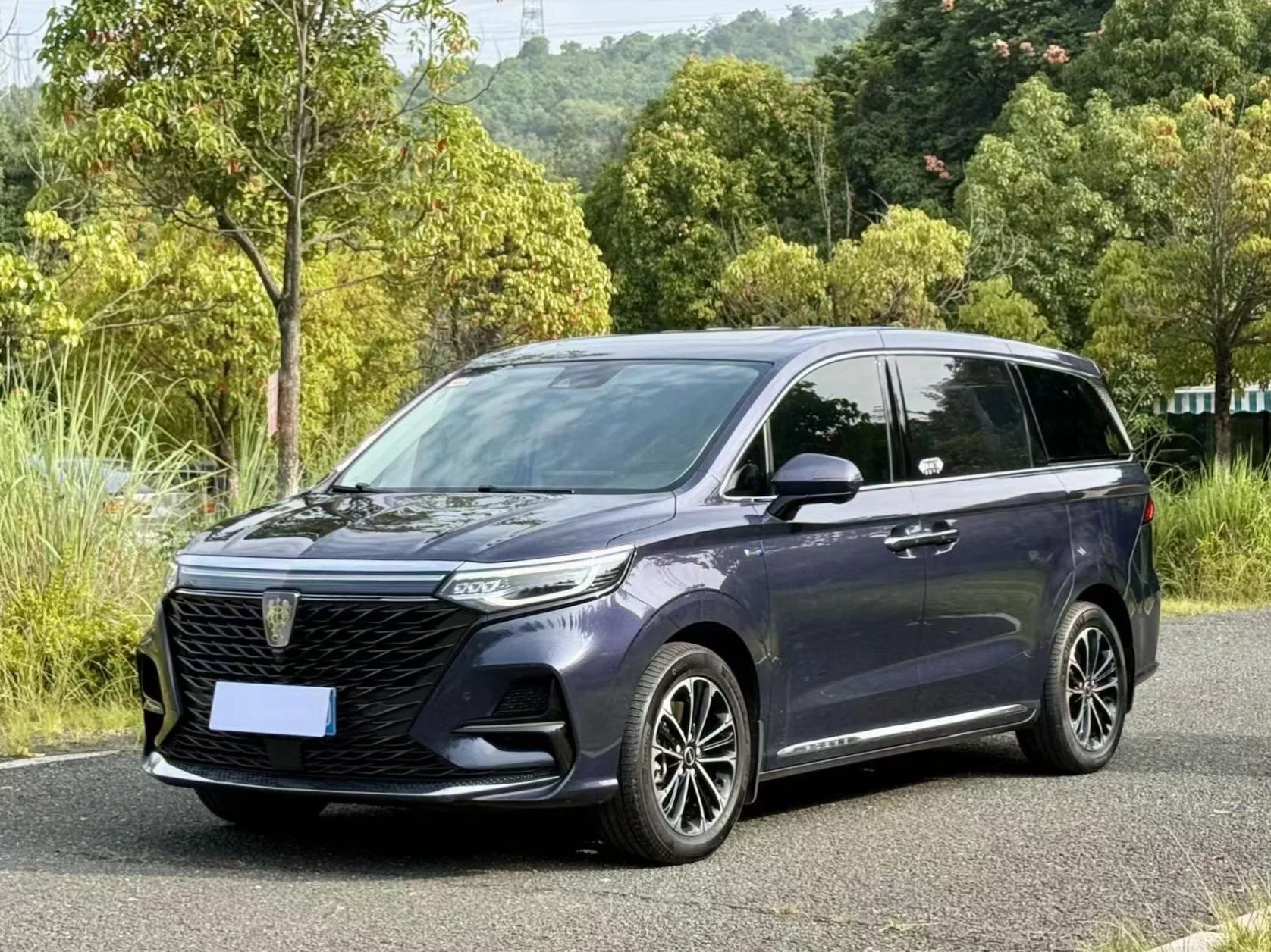 Roewe iMAX8  из Китая
