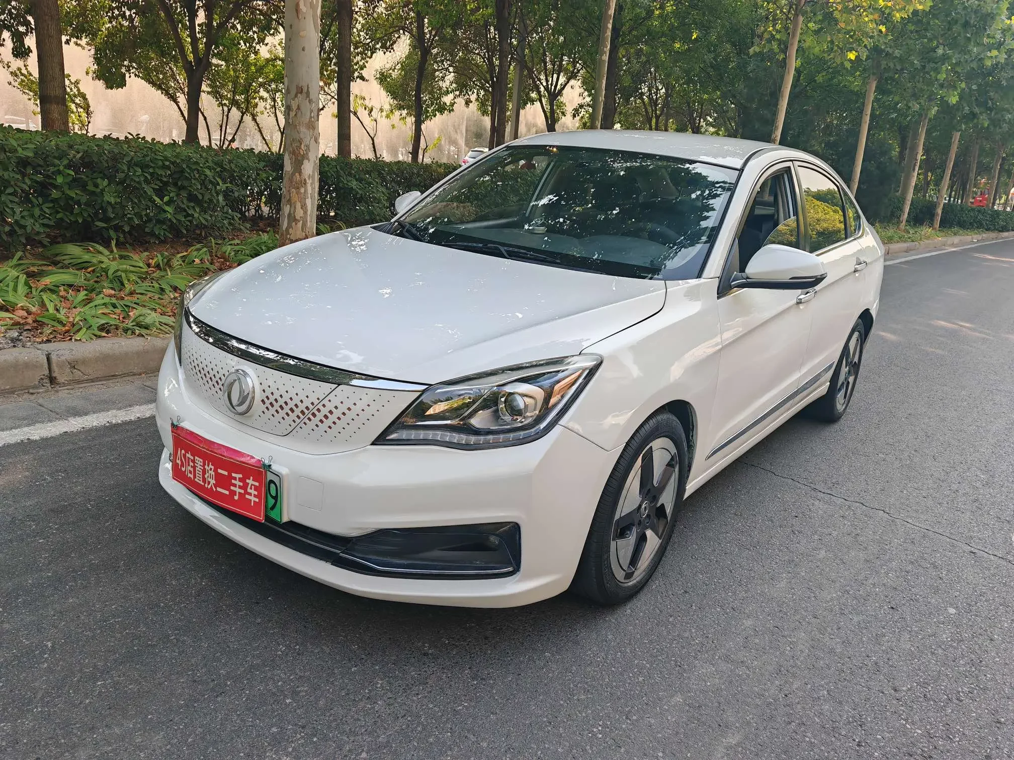 Dongfeng Fengshen E70  из Китая