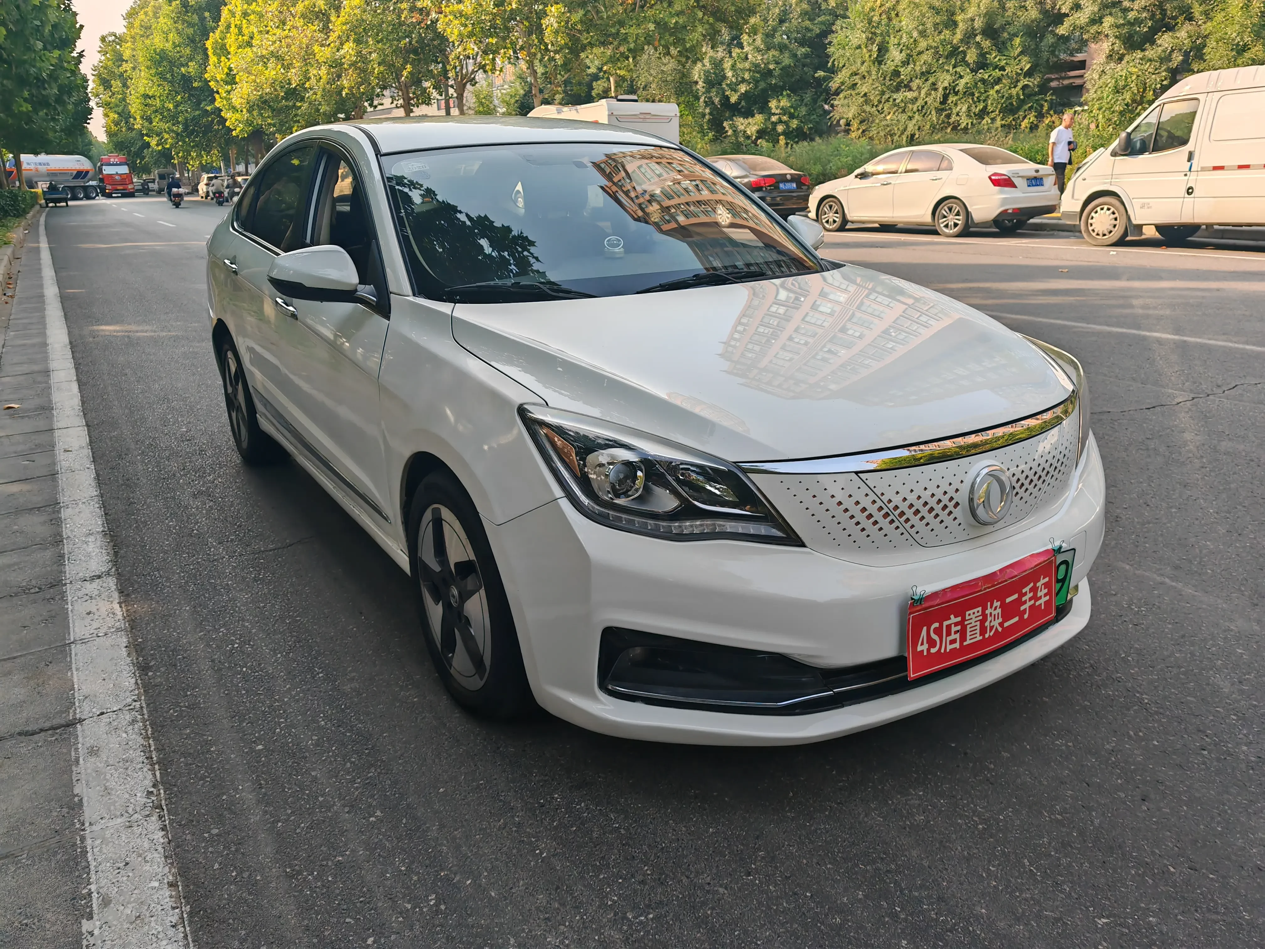 Dongfeng Fengshen E70  из Китая